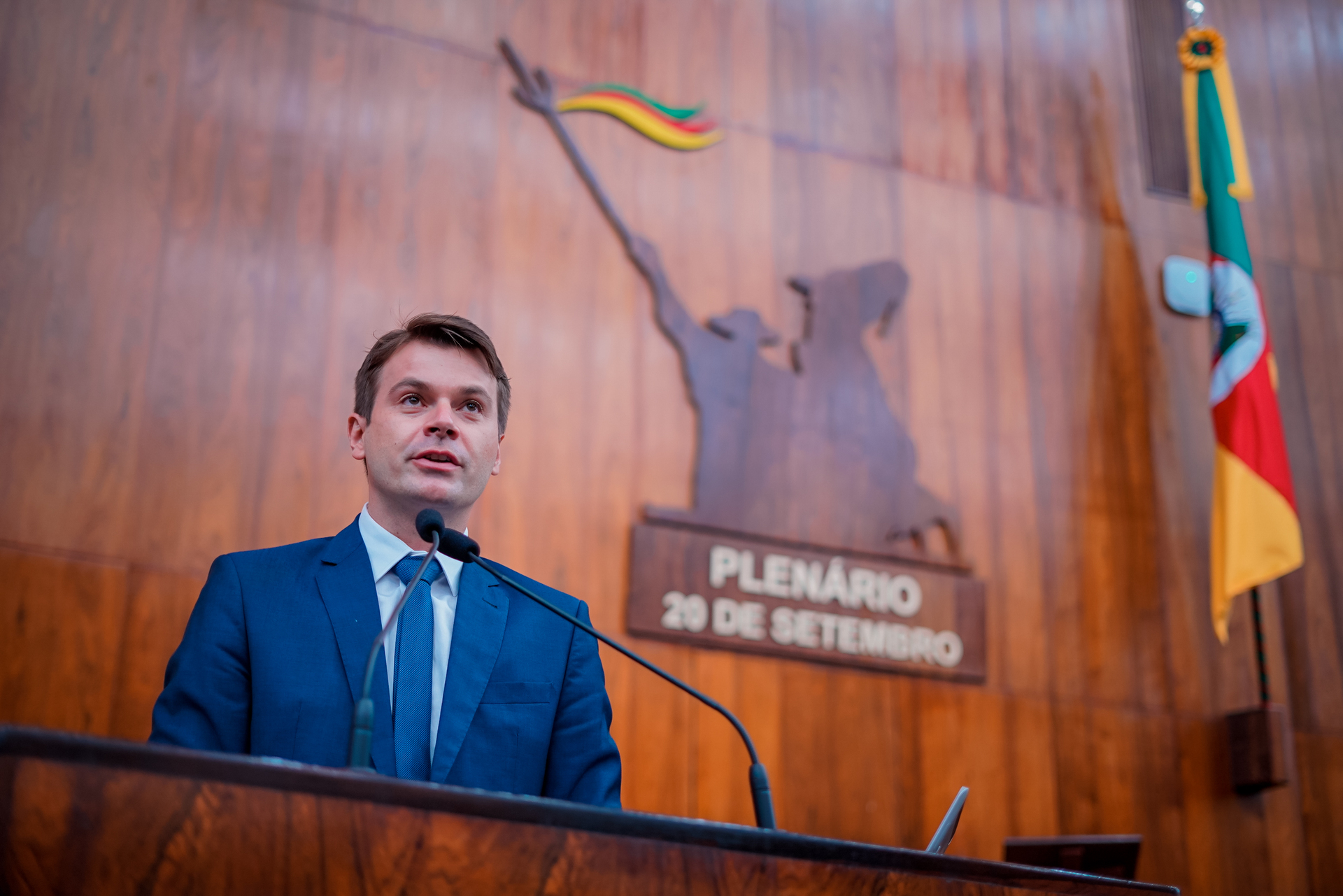 Proponente da homenagem, deputado Marcus Vinícius já presidiu a Famurs.
