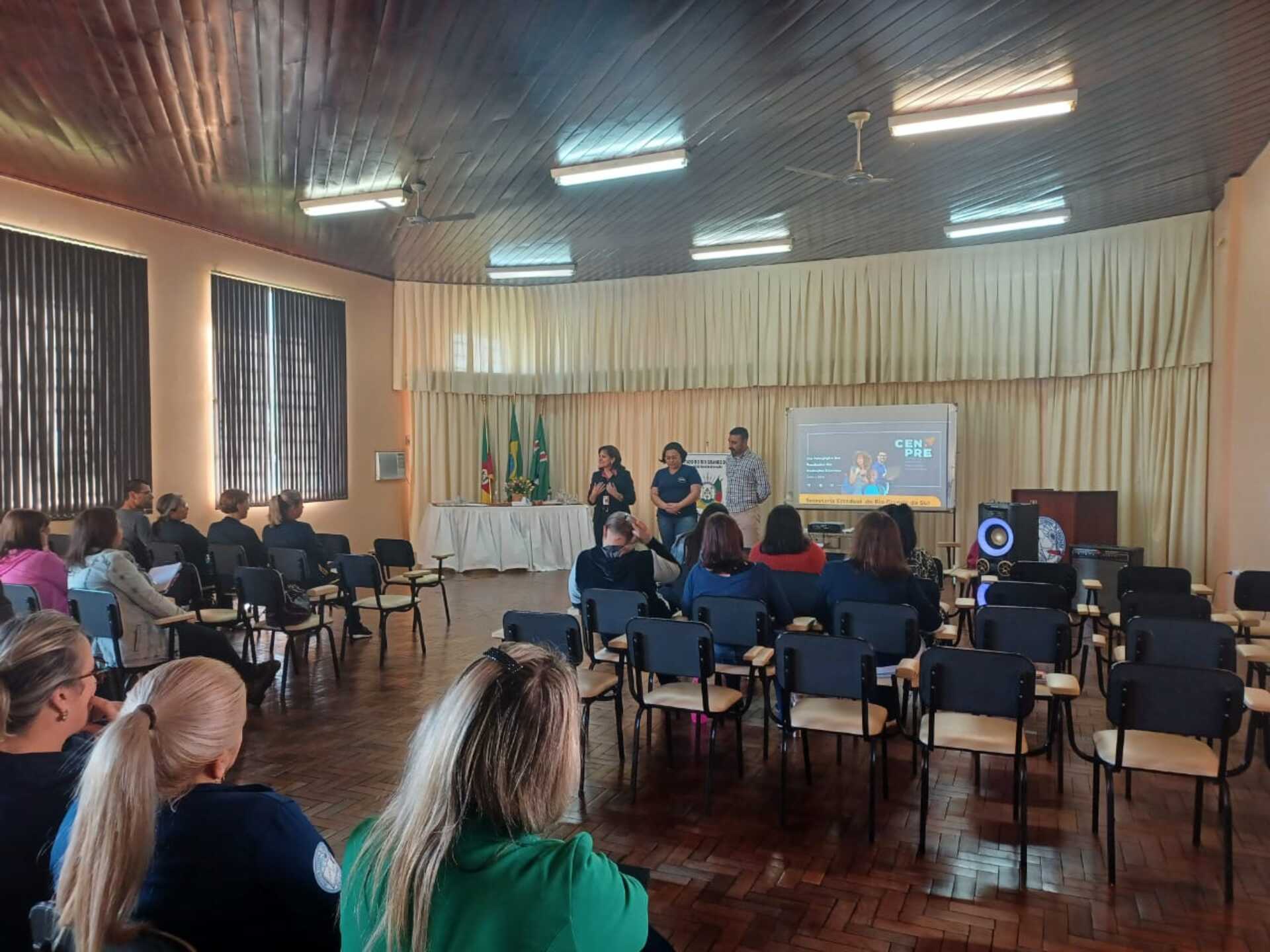 A formação foi coordenada pela 10ª Coordenadoria Regional de Educação (10ªCre).