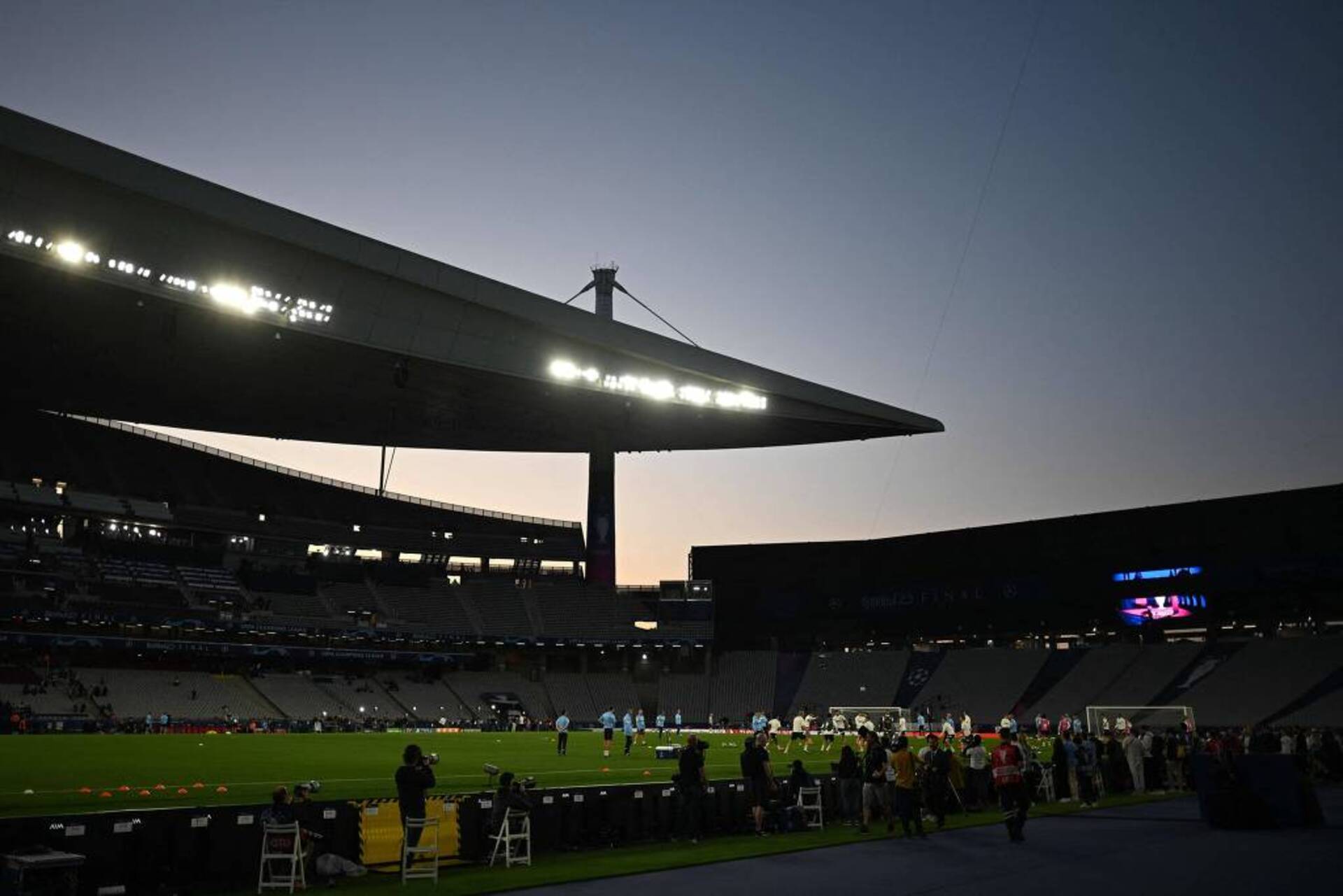 Equipes fazem duelo pelo troféu europeu a partir das 16h.