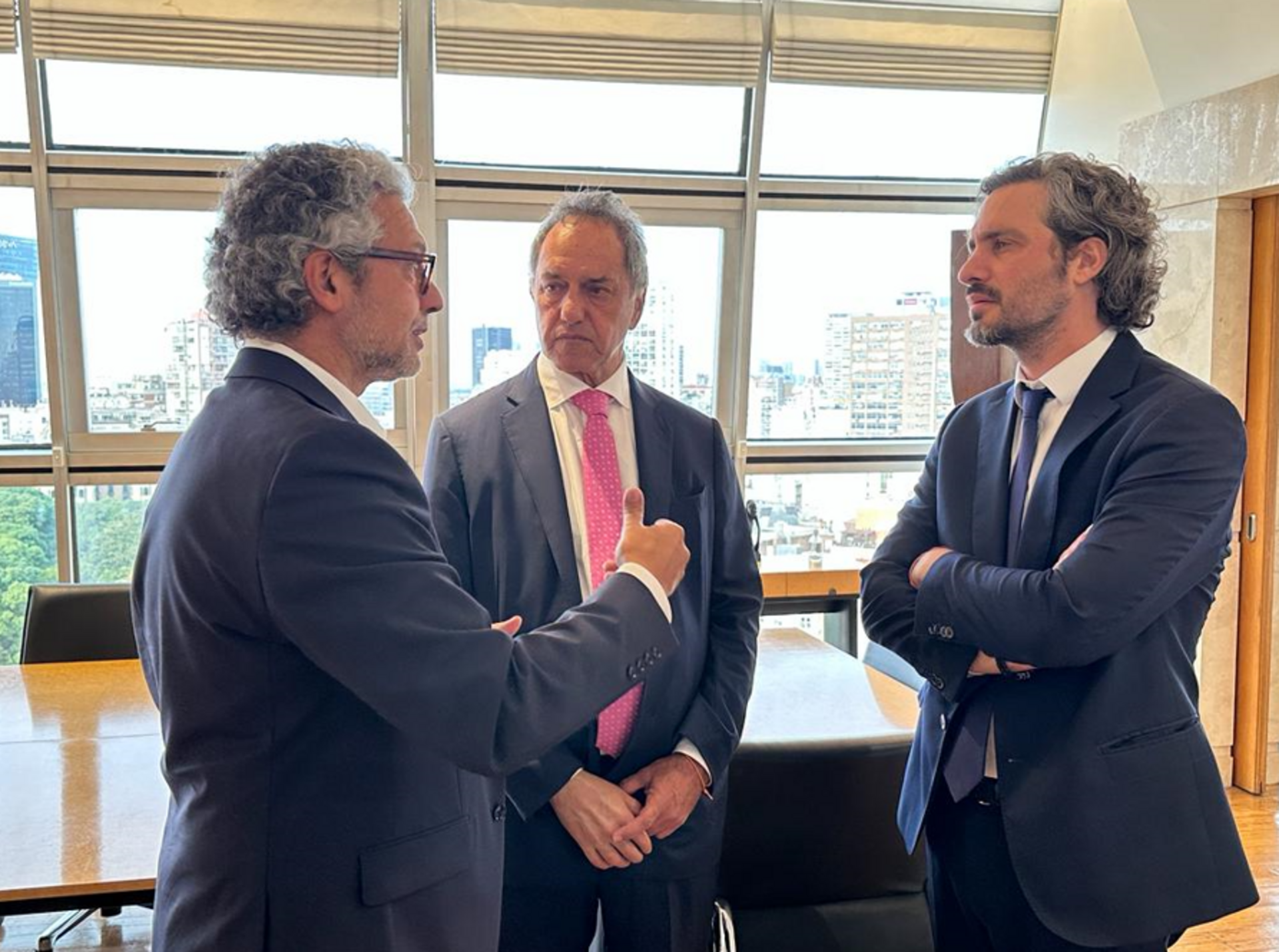 Frederico Antunes, Daniel Scioli e Santiago Andrés Cafiero.