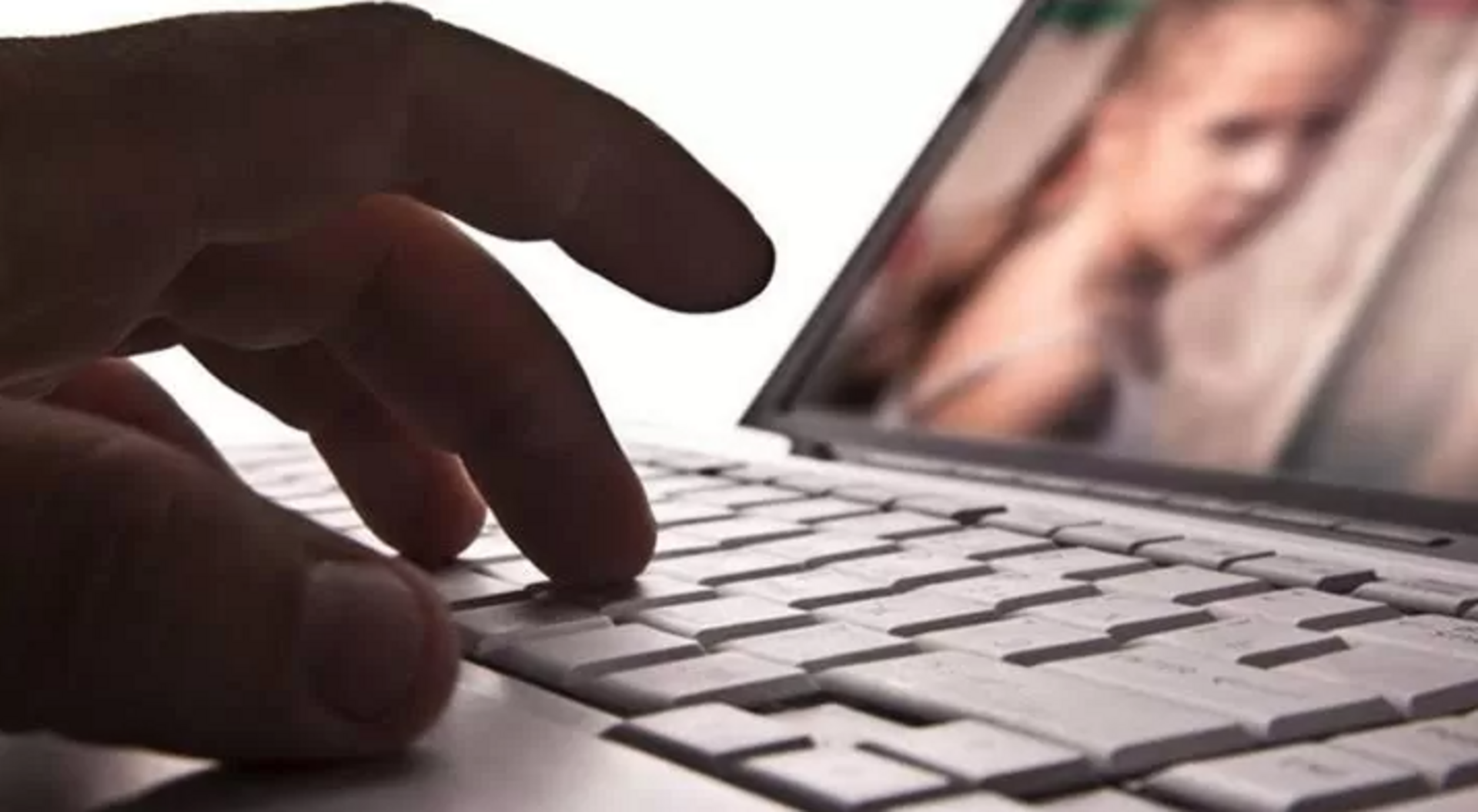 Investigação do Núcleo encontrou 13 grupos abertos, com interação de milhares de usuários.