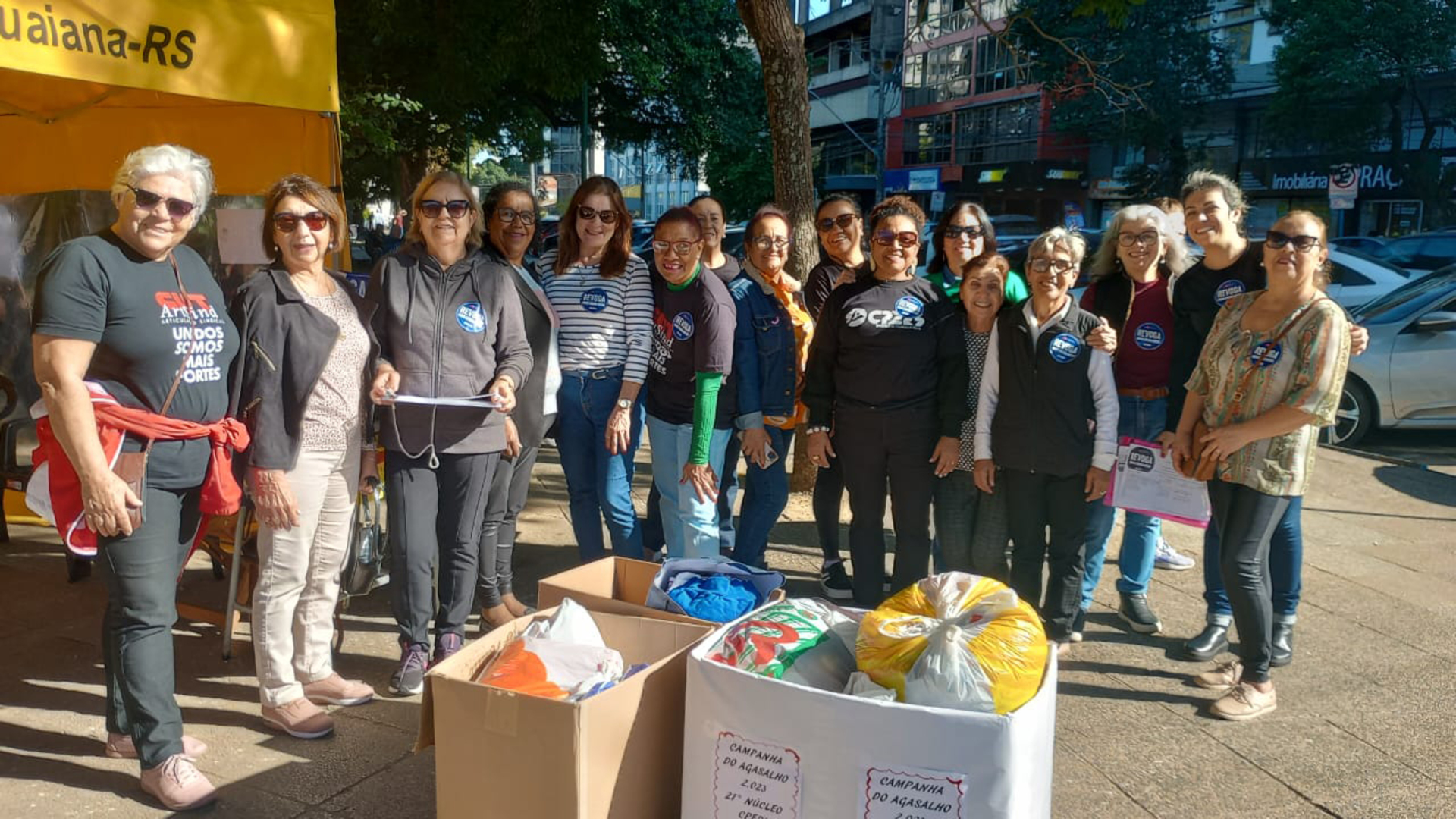 No turno da manhã o grupo se reuniu na Praça do Barão.