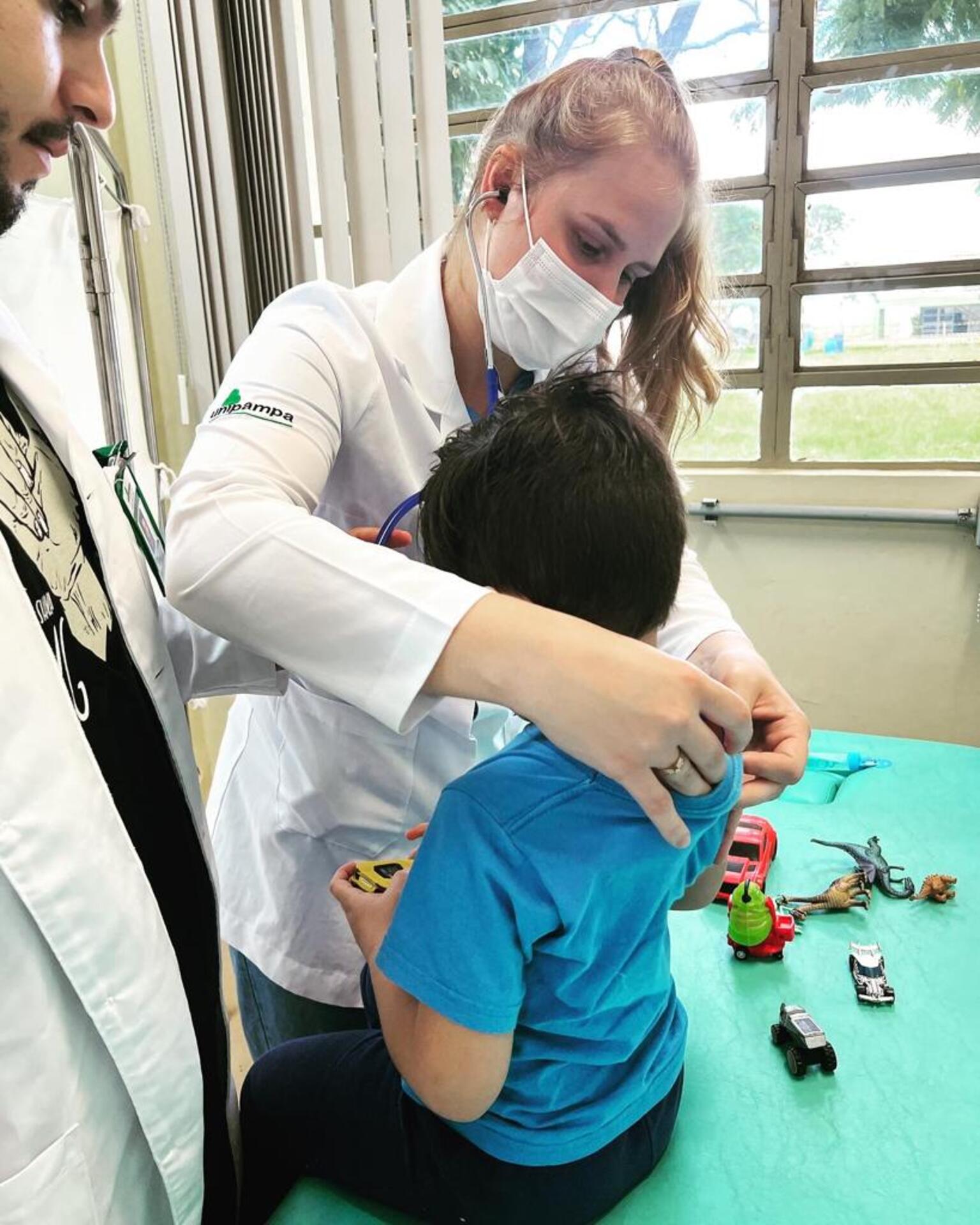 Os atendimentos de fisioterapia respiratória são realizados duas vezes por semana com duração de 30 minutos cada atendimento.