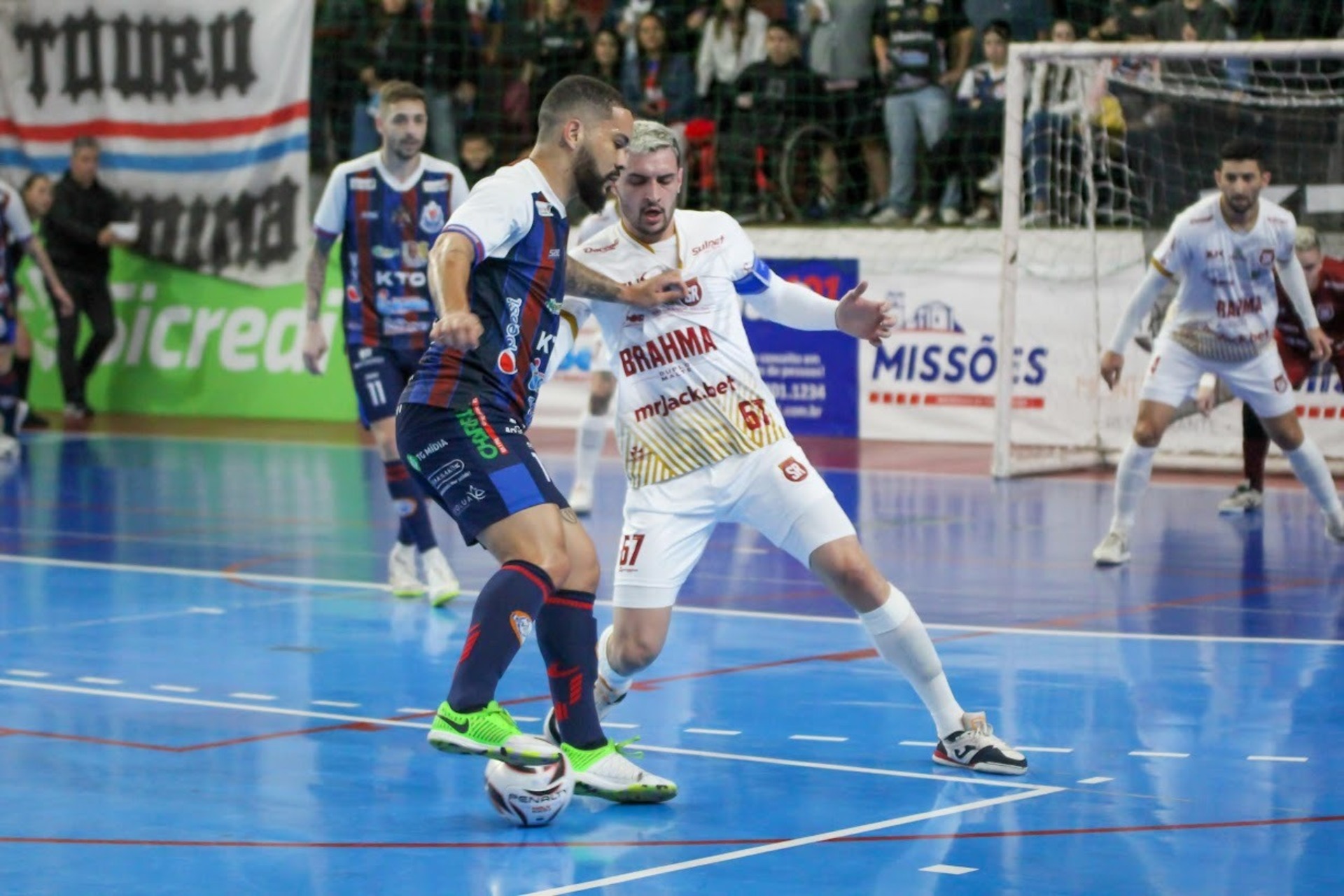 Duh Moura novamente foi um dos destaques da Uruguaianense na vitória sobre o Santa Rosa Futsal.