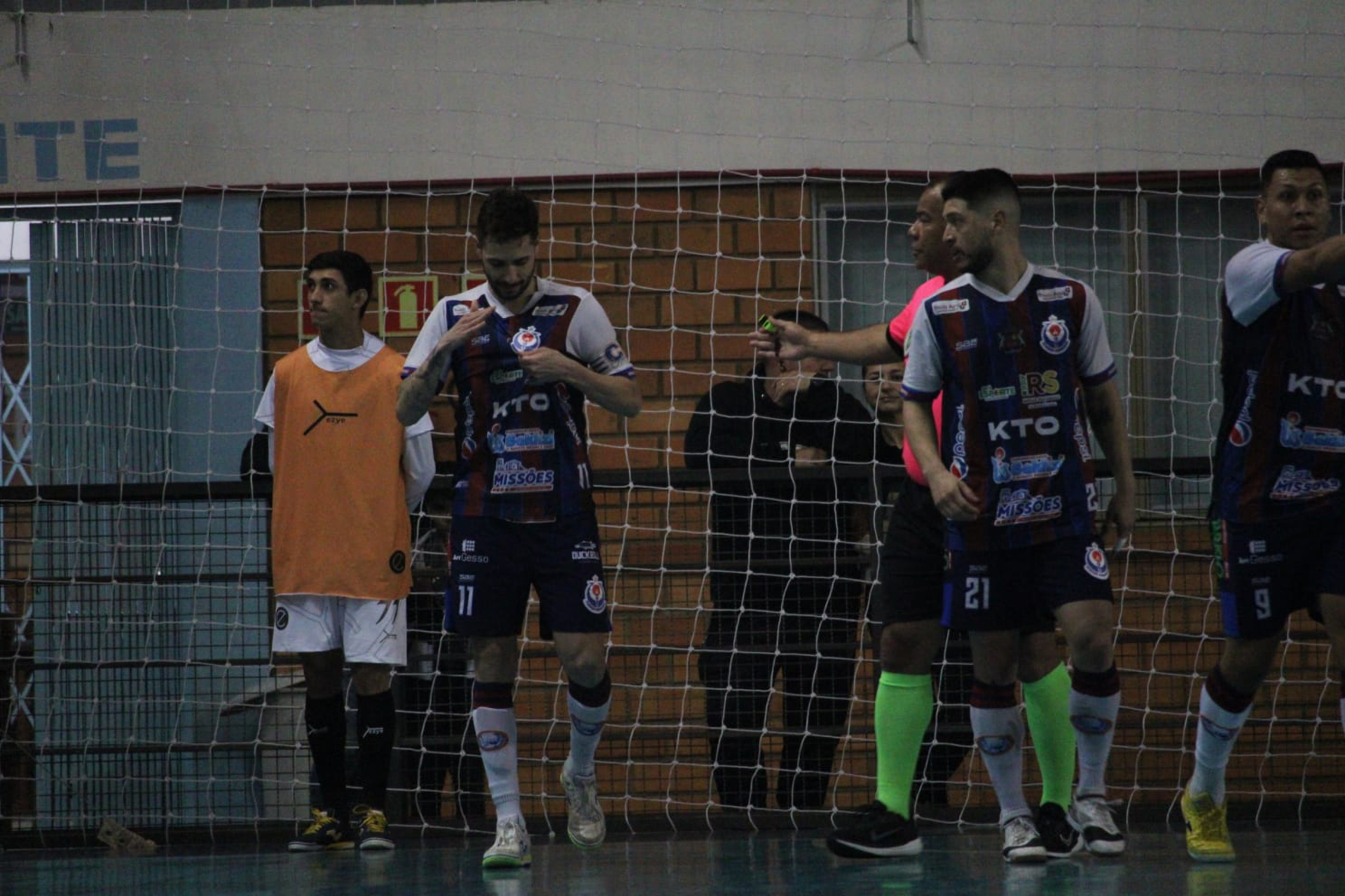Jezin marcou mais uma vez e deu a vitória da Uruguaianense.