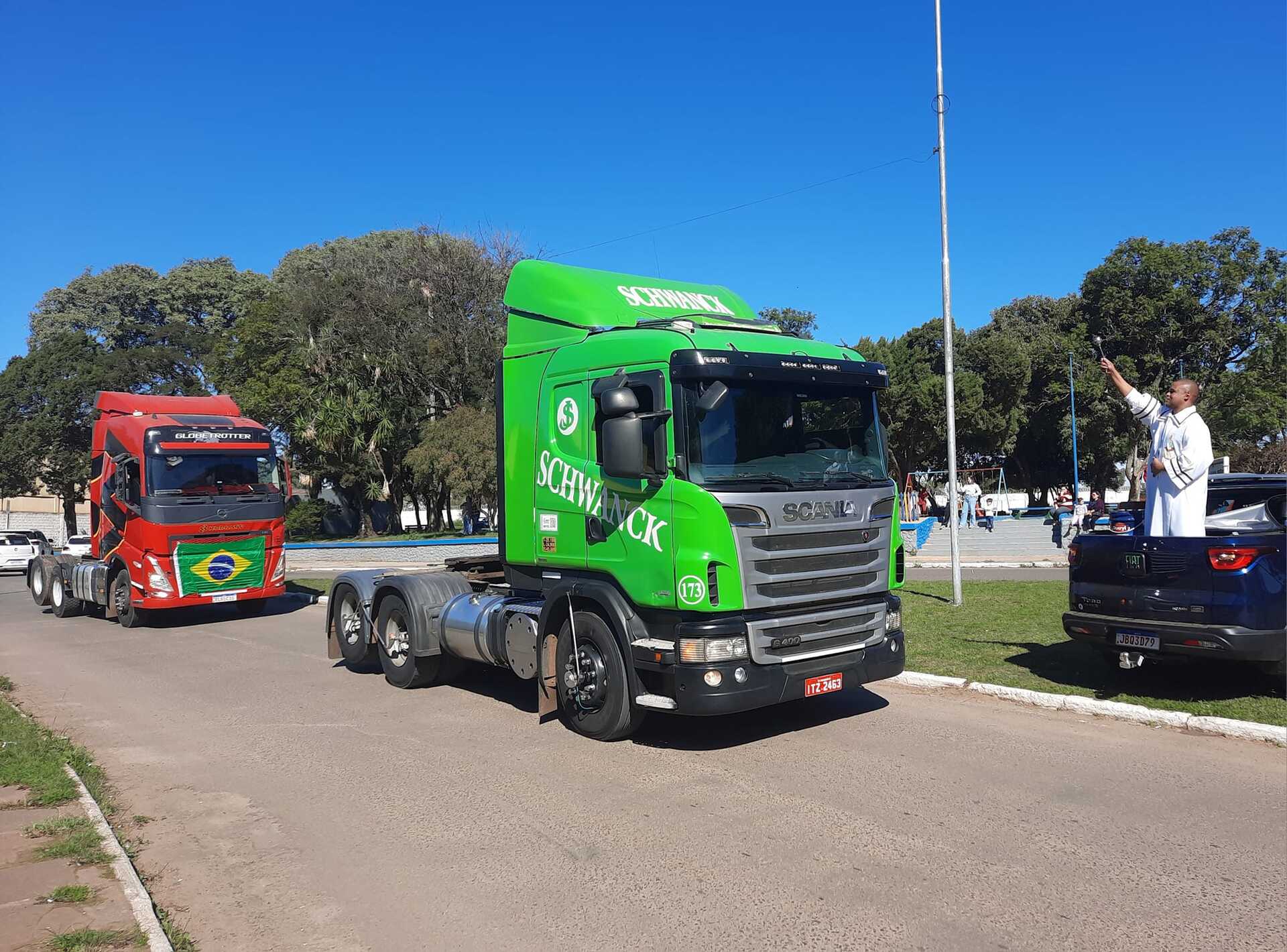 No trajeto, foi realizada a benção aos motoristas, pelo Padre Leandro Santiago Francisco, da Paróquia São Miguel.