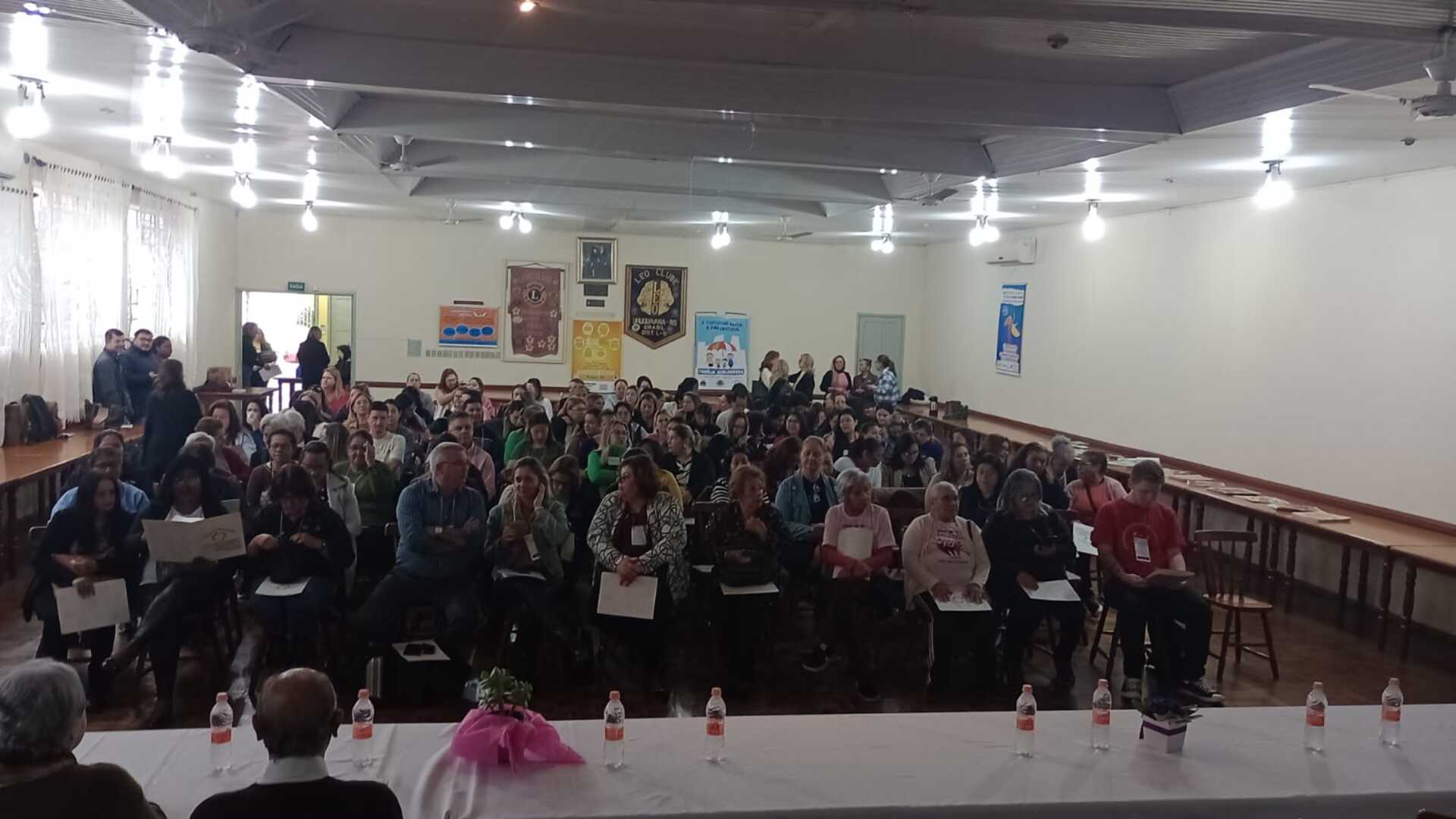 O evento contou com representantes dos fóruns de entidades, trabalhadores e usuários da assistência social.