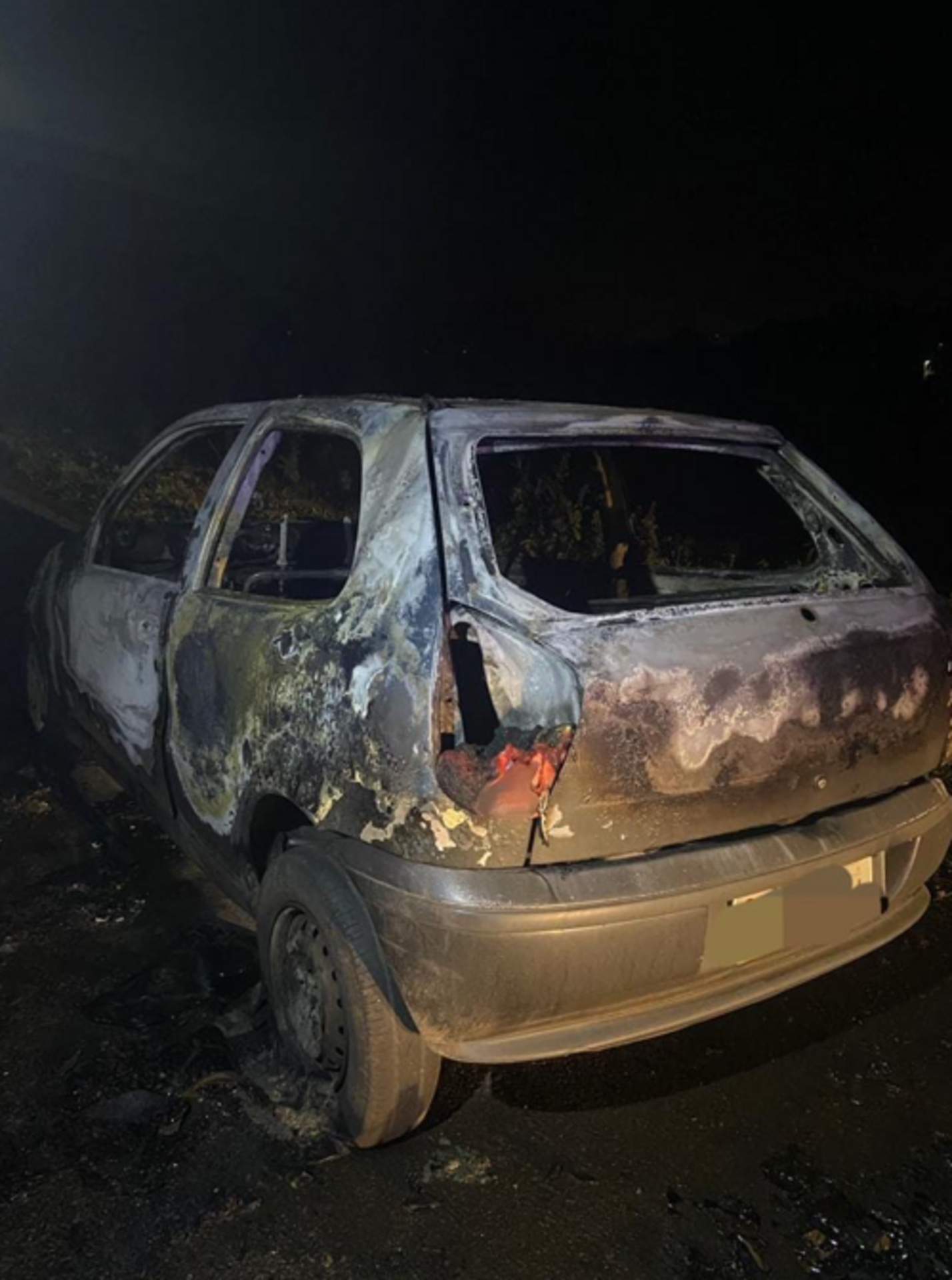 Carro foi encontrado em chamadas na BR-290, próximo ao acesso ao bairro Mascarenhas de Moraes.