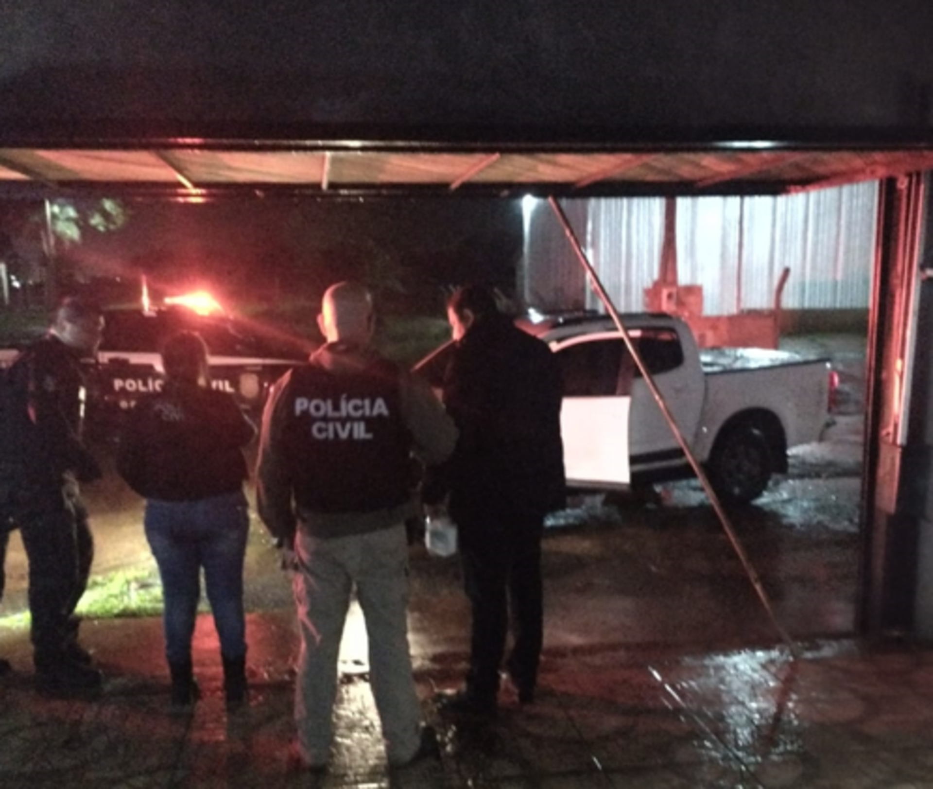 Foram cumpridos mandados nas casas de suspeitos e na empresa vitimada pelos ladrões.