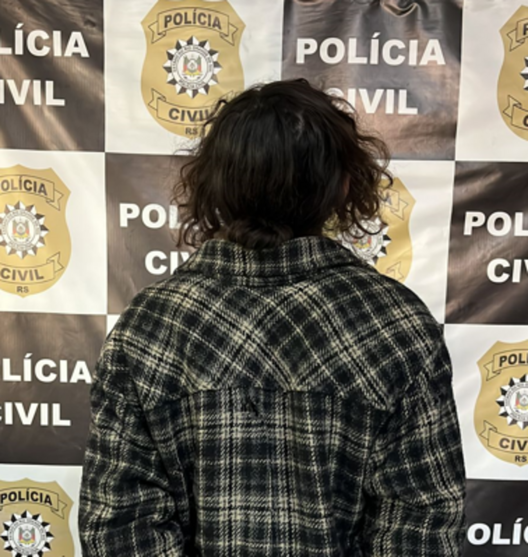 Homem já tem antecedentes policiais por ameaça, resistência e lesão corporal.