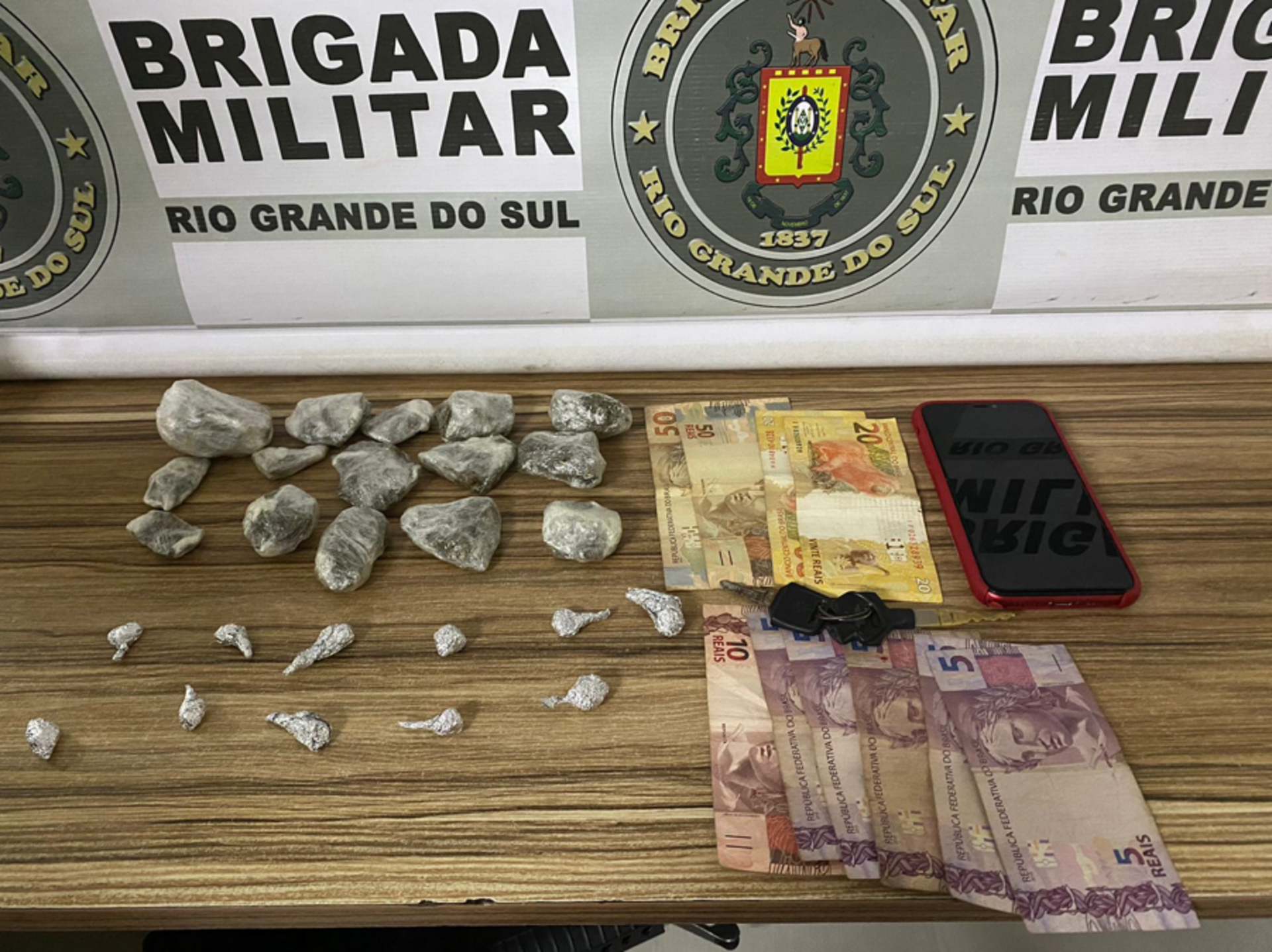 Apreensões ocorreram na tarde de domingo, e resultaram na prisão de dois homens