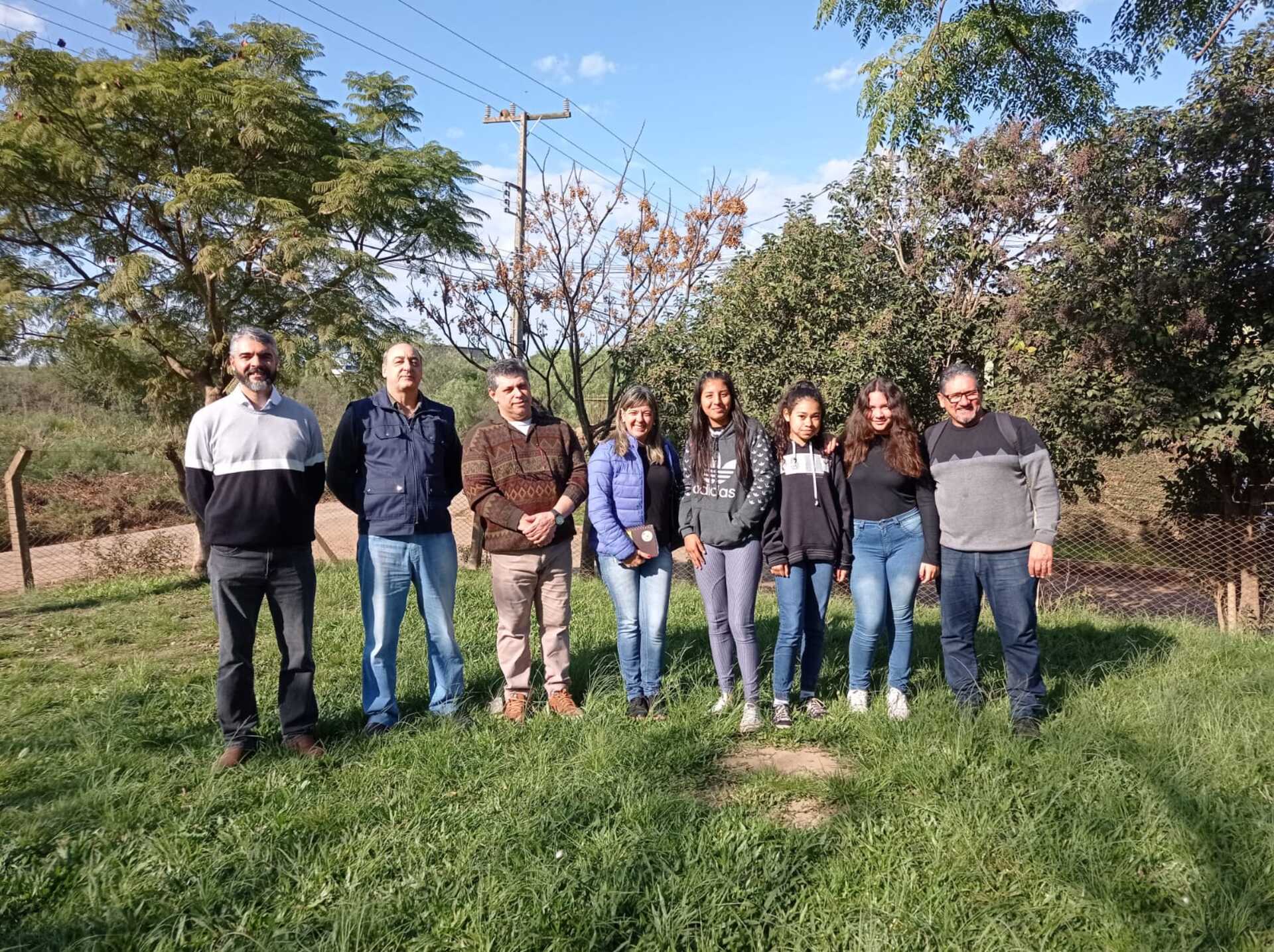 A visita teve como objetivo a realização de um mapeamento para o plantio de árvores de sombra em torno da escola.
