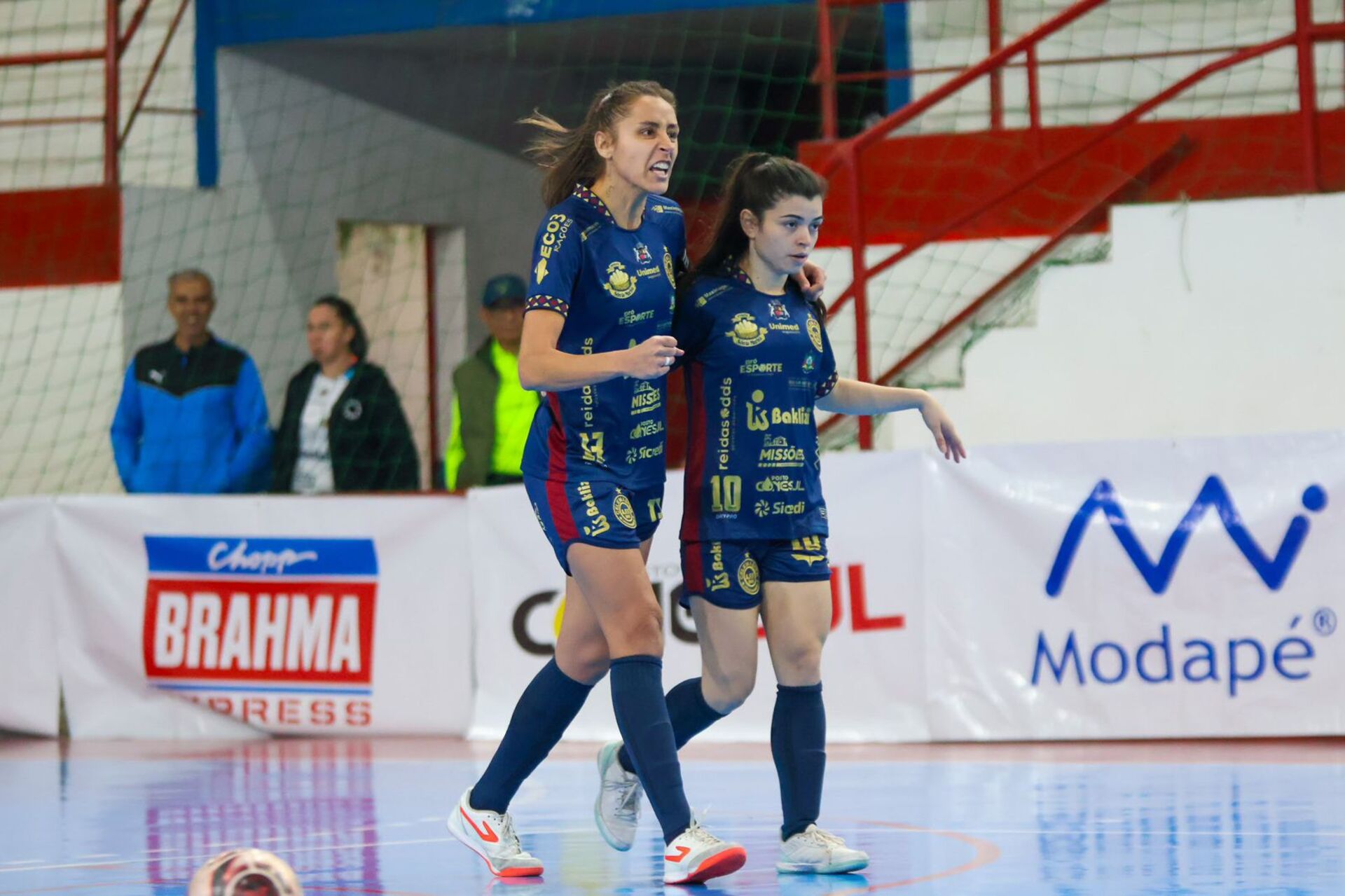 Marina (5) e Luciandre (3)) foram as goleadoras da vitória da Celemaster.