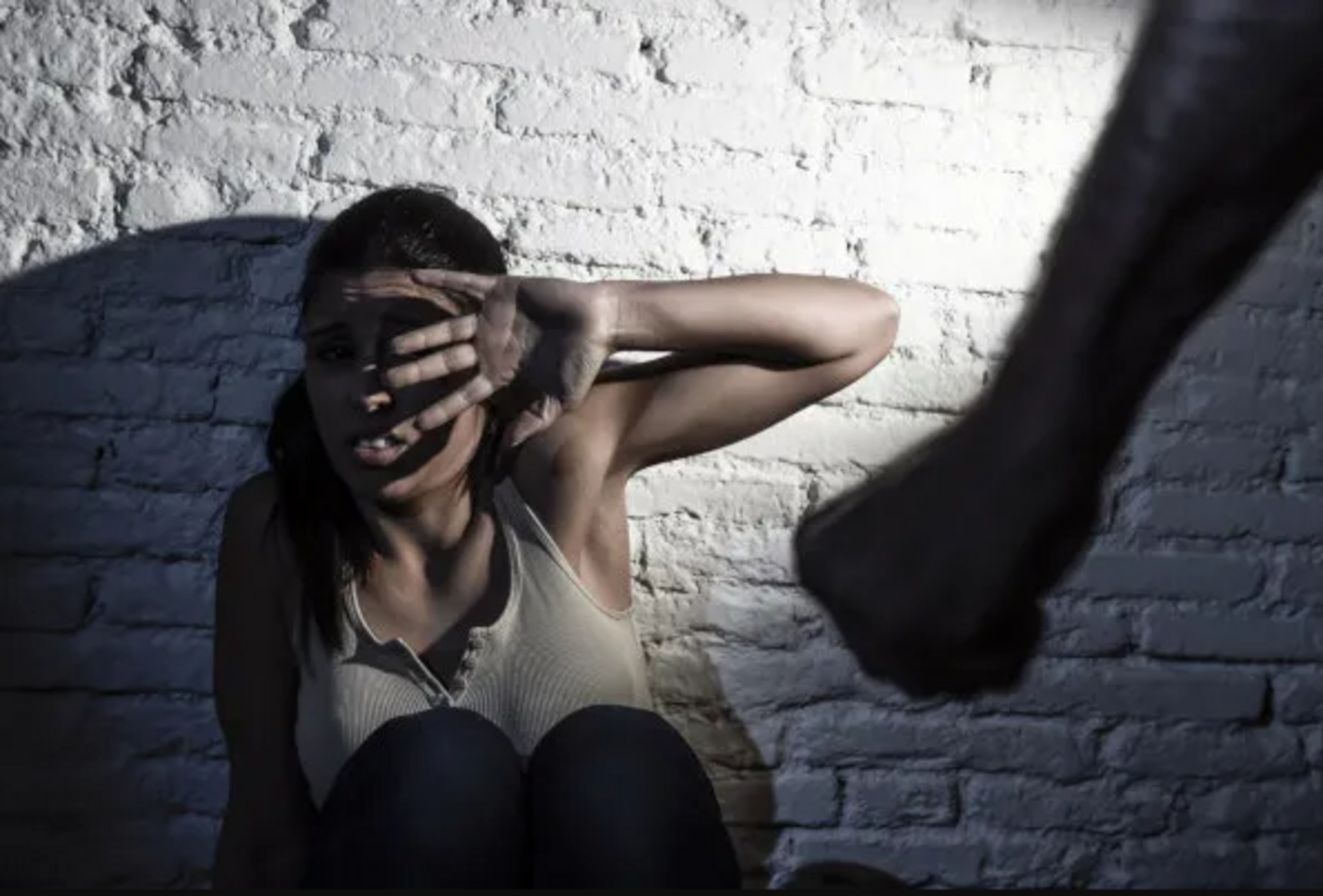 Decisão impede absolvição de acusados com base no argumento de que crime teria sido cometido por razões emocionais, como uma traição conjugal.