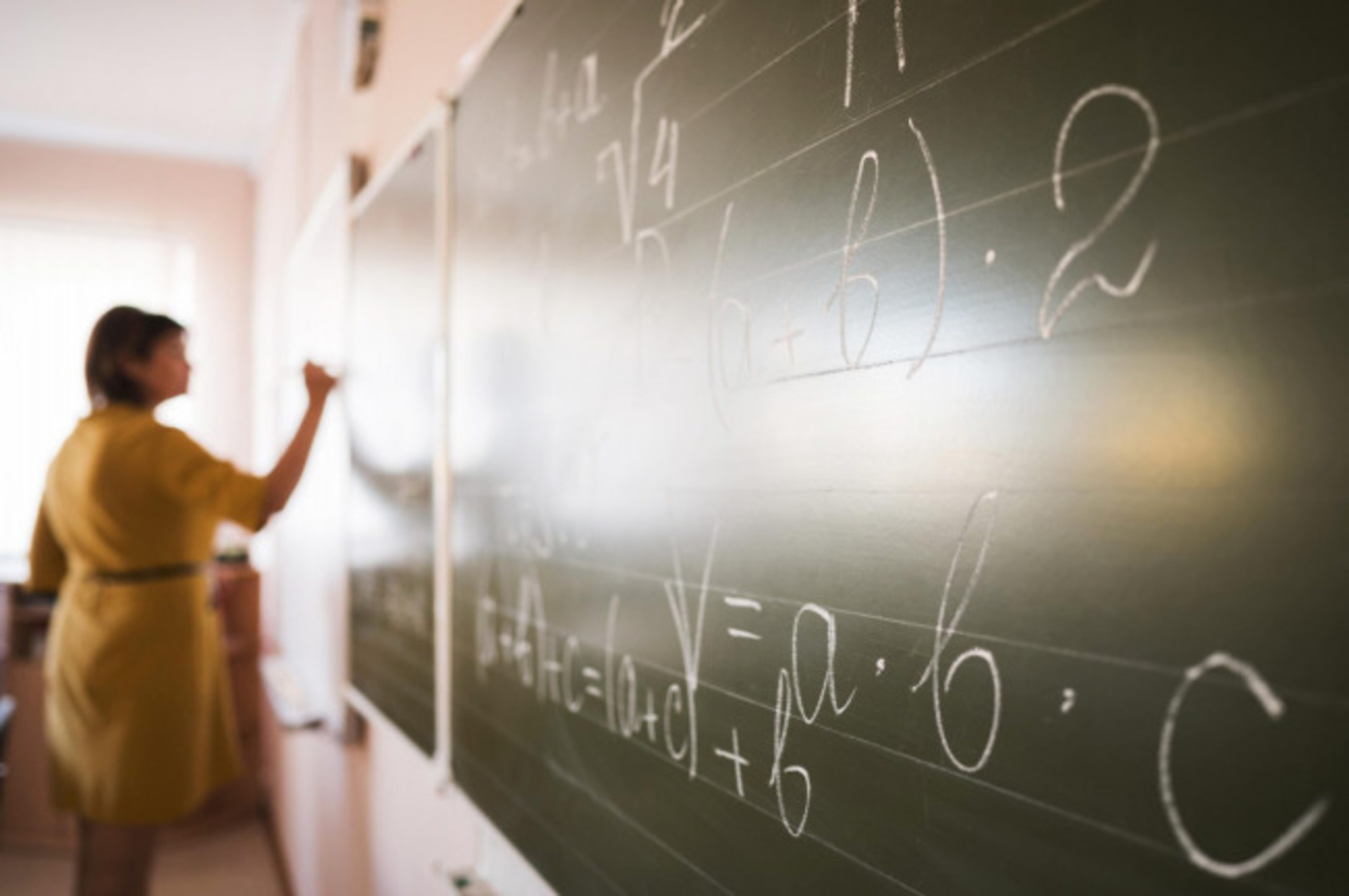 Programa concederá até mil bolsas em cursos de licenciatura em instituições comunitárias