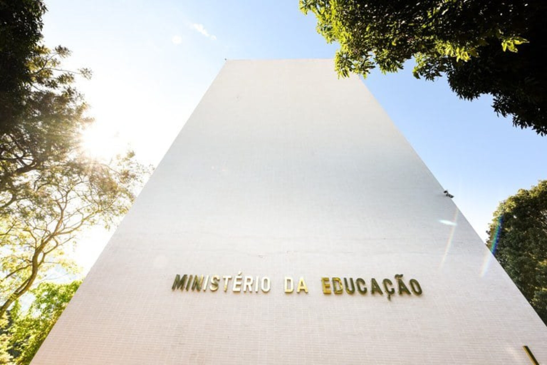 No mesmo período da inscrição (de 9 a 28 de agosto), os candidatos também podem solicitar a isenção da taxa de inscrição.