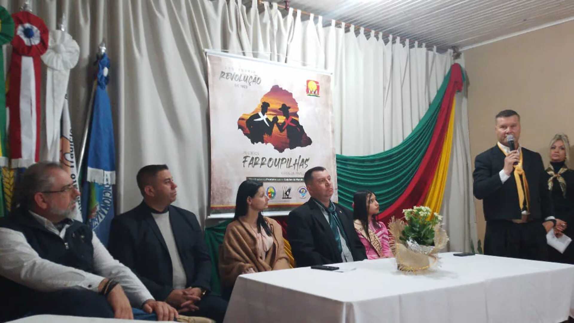 Neste ano, o tema estadual é “Centenário da Revolução de 1923” e municipal “Dos rincões da Fronteira para os Galpões do Mundo”