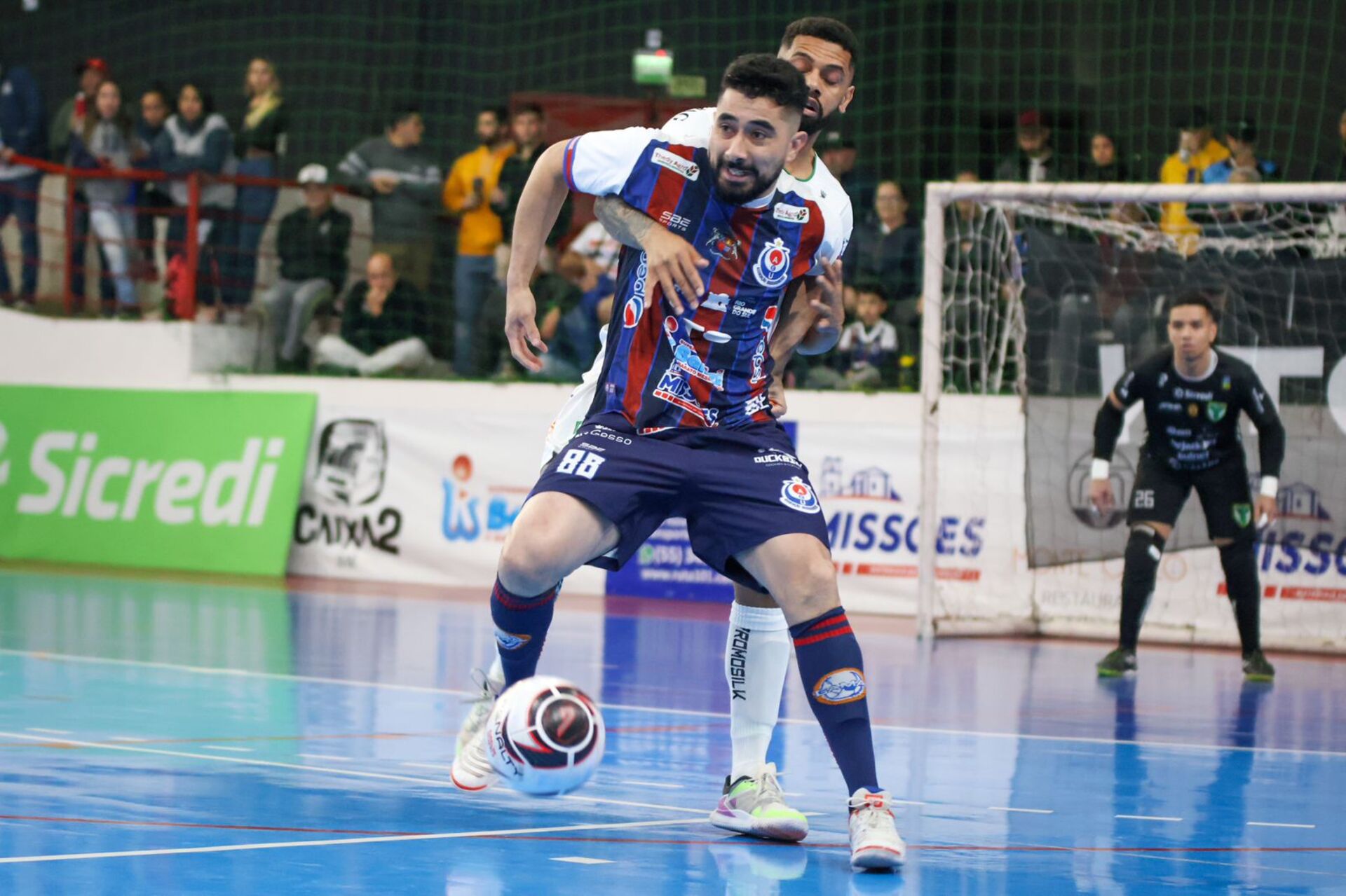 Cabeça fez o seu, no jogo de despedida. Hoje o pívô embarca para a Itália em mais uma temporada no futsal europeu.