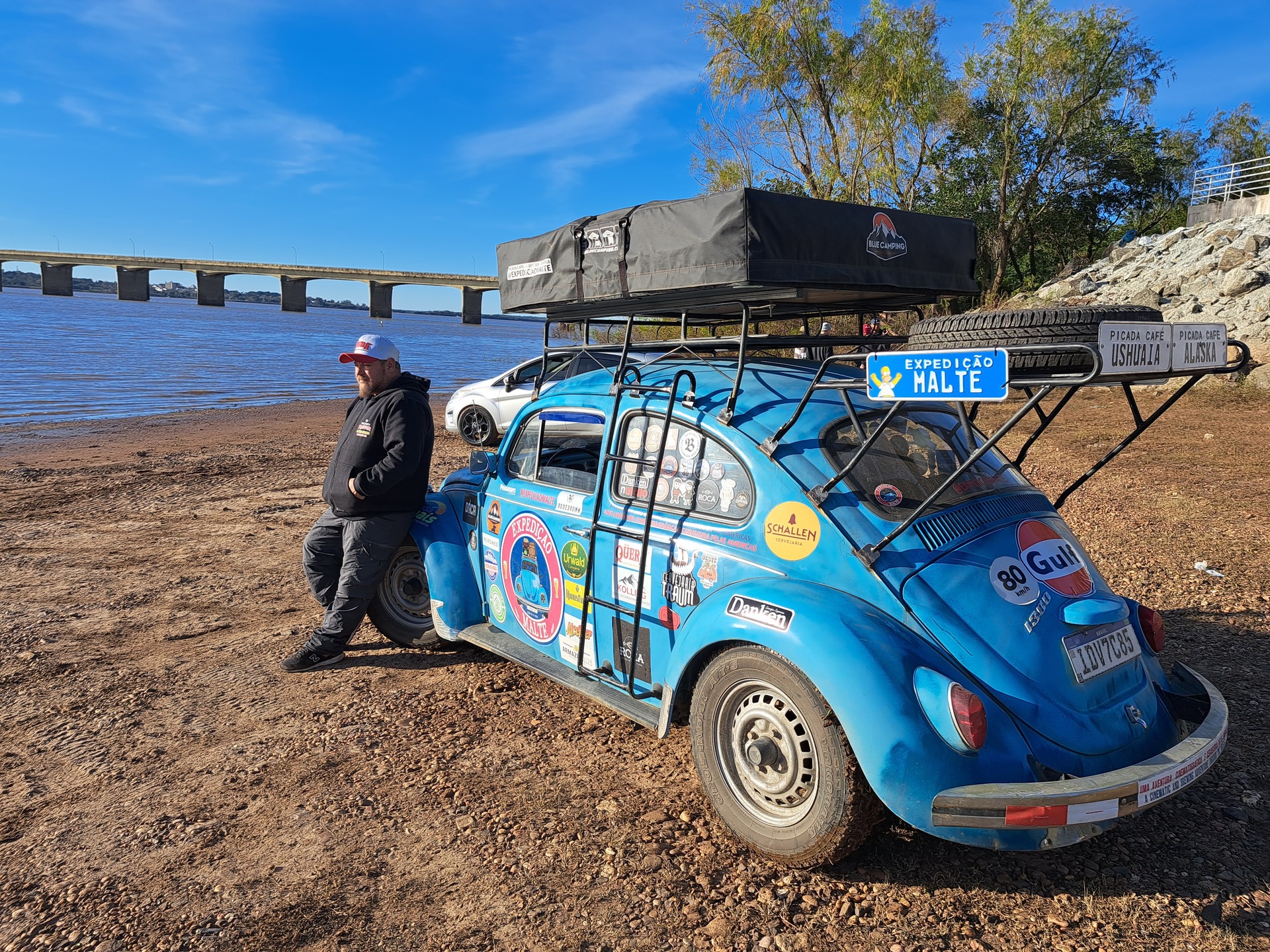 Fusca foi arrombado e ladrões levaram material produzido durante a primeira fase da expedição.