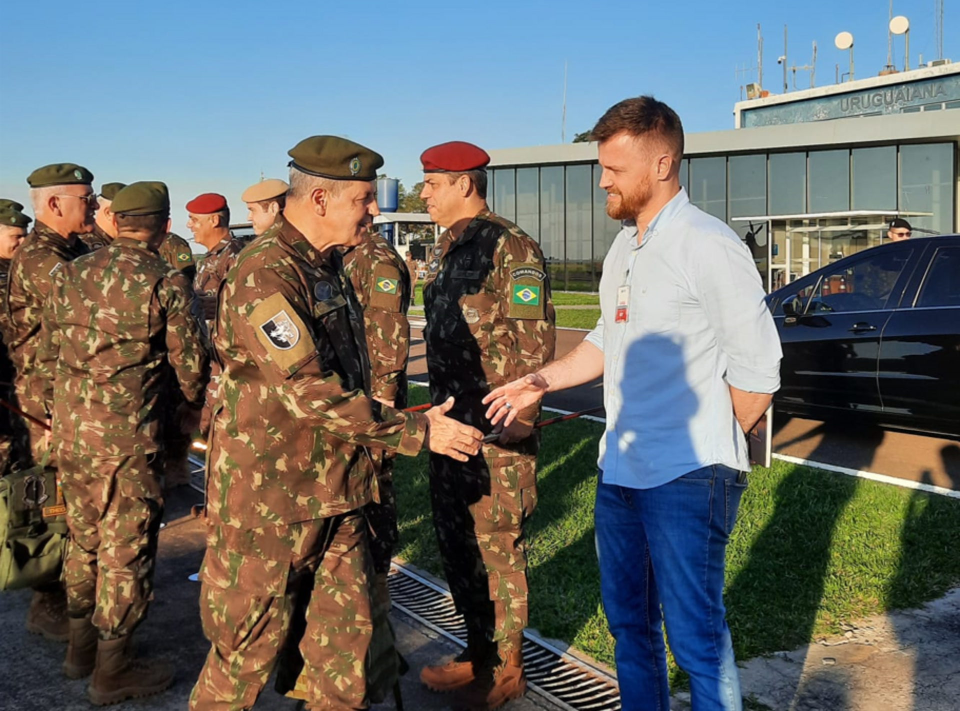Comandante do Exército, general Paiva, passou por Uruguaiana nesta terça.
