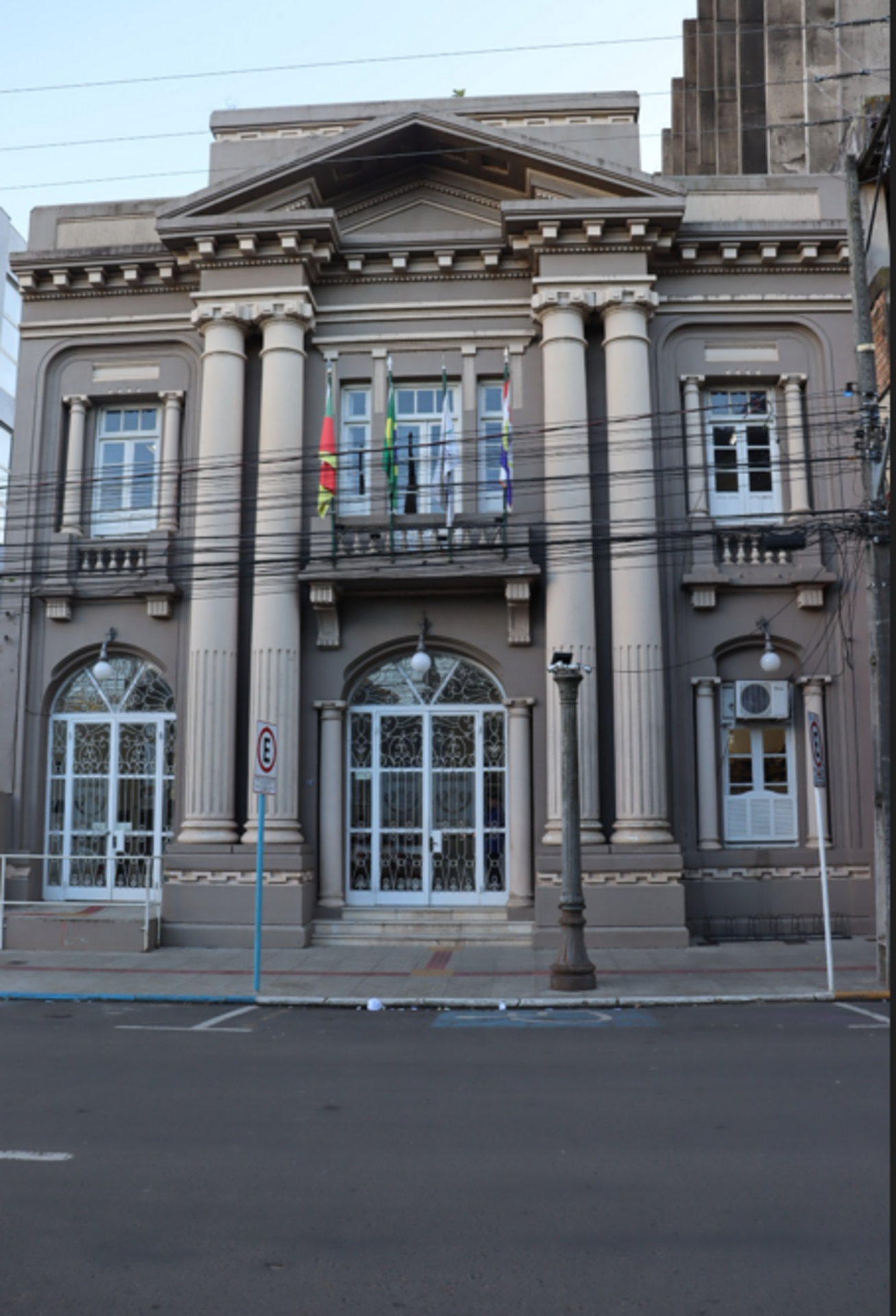 Projetos estão sendo apreciados pela Comissão de Constituição, Justiça e Redação da Câmara.
