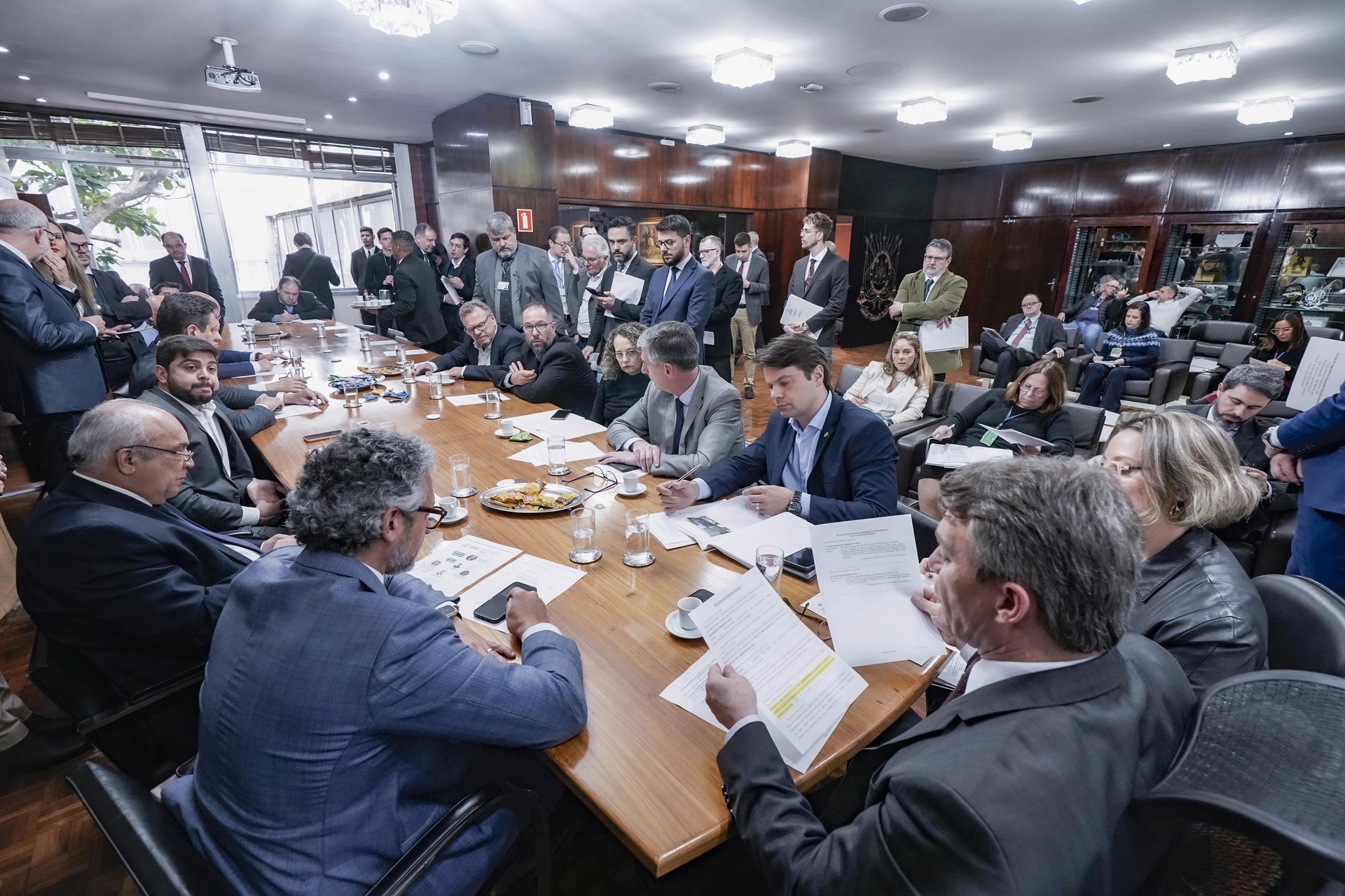 Decisão foi tomada na manhã de ontem e previsão é de que a matéria só volte à pauta no dia 22.