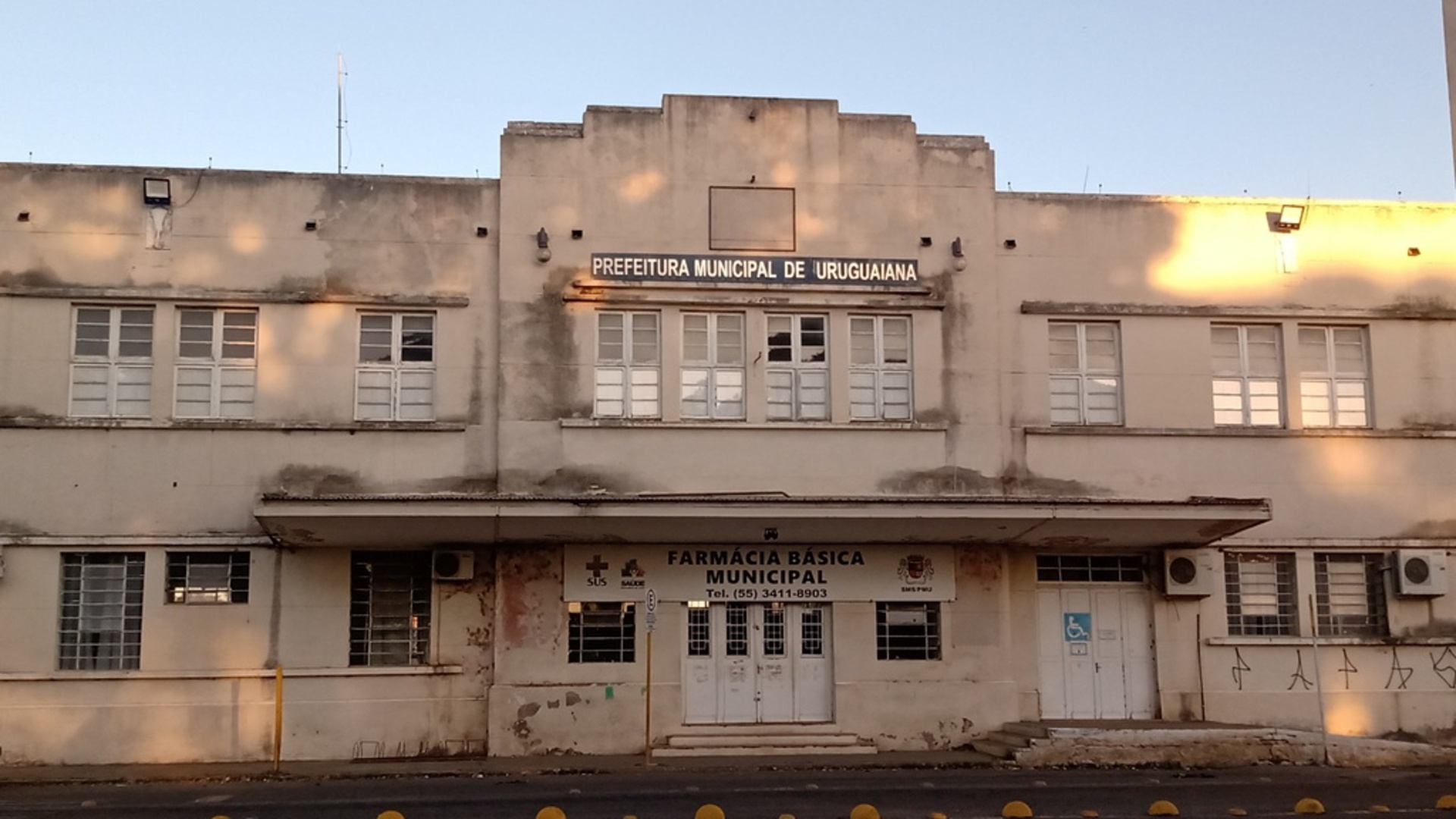 As obras também visam atender as normas de vigilância sanitária, como reparo em calhas e goteiras.