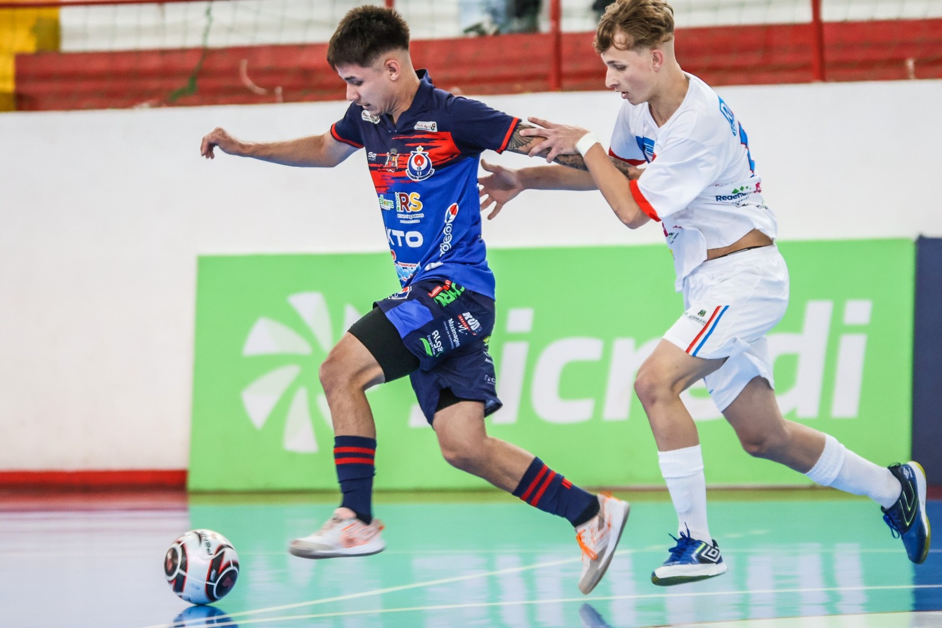 Com um bom público presente no Ginásio Municipal, a Uruguaianense SUB- 20 recebeu a equipe do Rolante Sports.