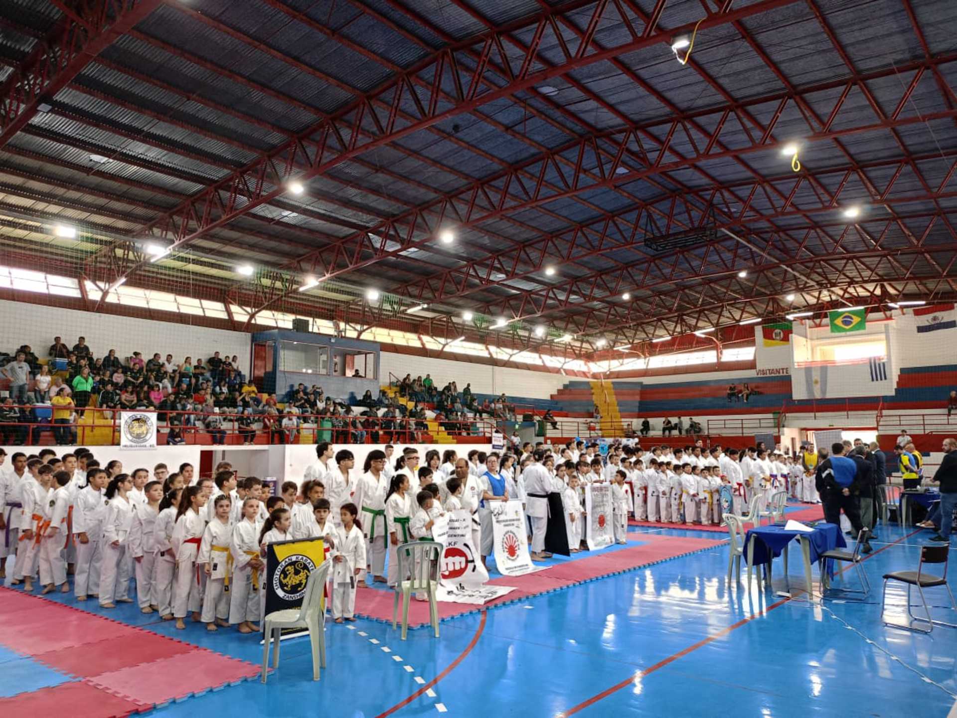 Além de atletas do município, o campeonato também recebeu lutadores do Uruguai e Argentina.