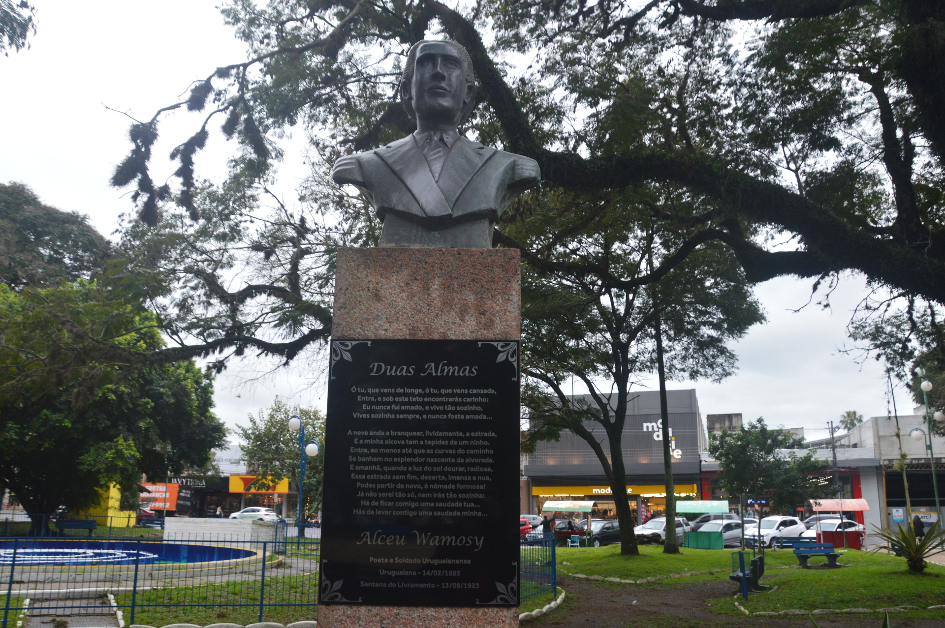 Alceu Wamosy é considerado o maior poeta uruguaianense e um dos maiores poetas brasileiros de sua geração.