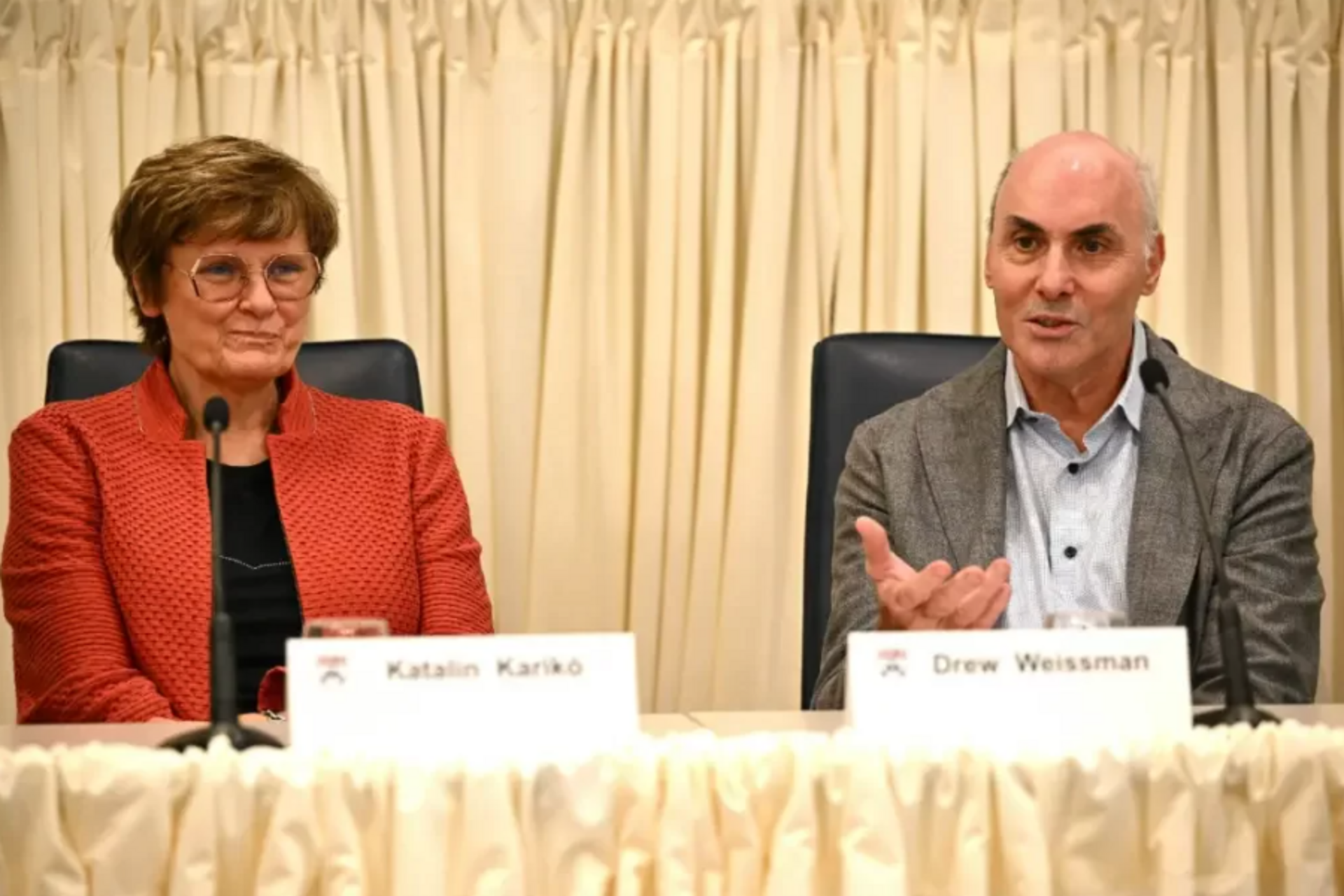 Katalin Karikó e Drew Weissman publicaram o estudo me 2005, sem receber muito apoio da comunidade cientifica.