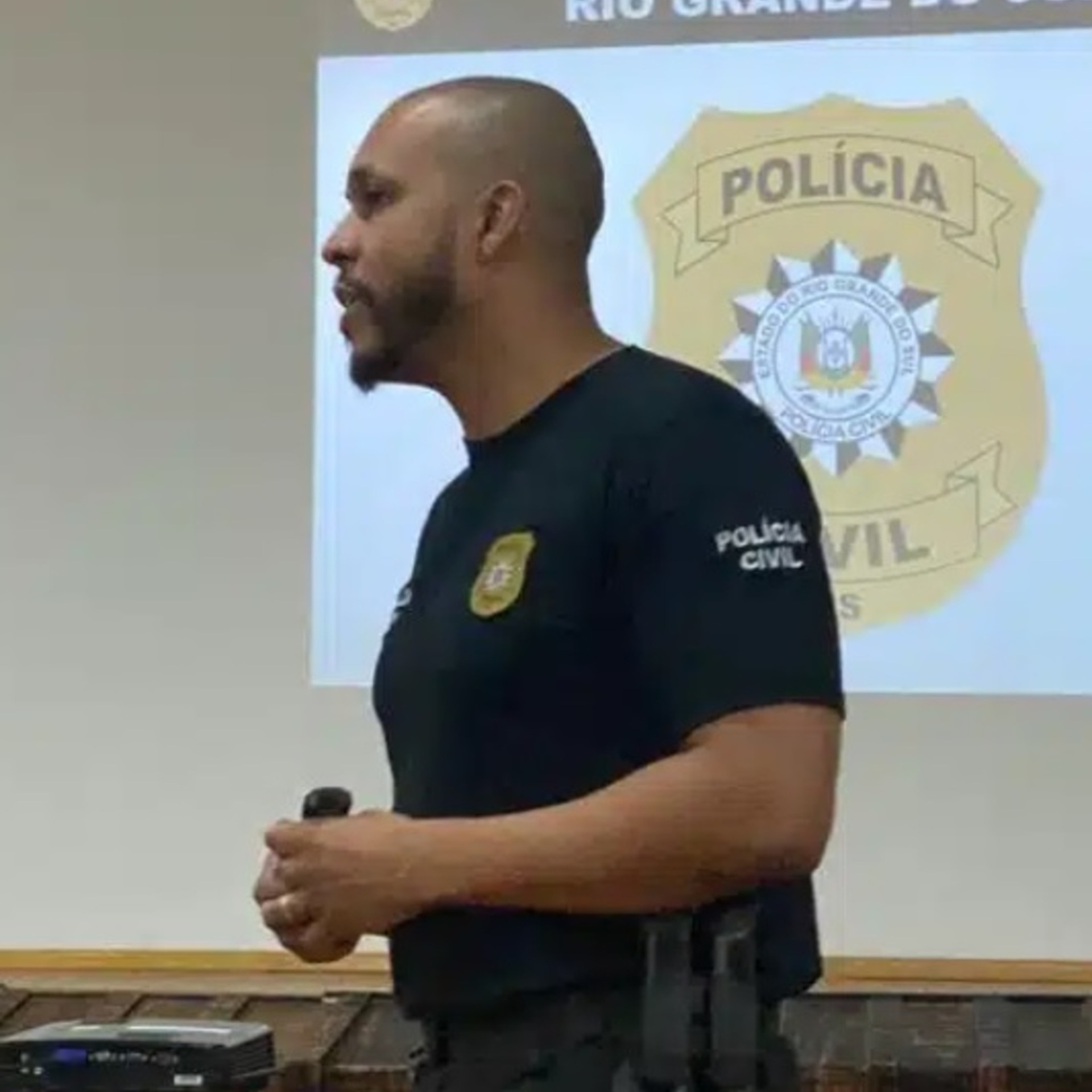 O delegado é natural do Rio de Janeiro e atua na 2ª DP de Uruguaiana