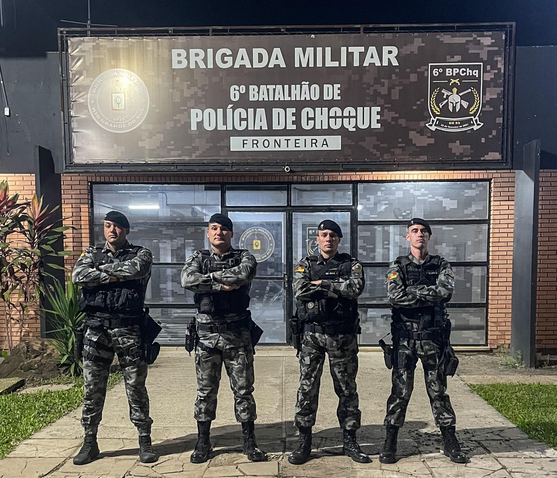 Soldados Sandro Melo, Brazil, Eduardo Diaz e Lago viajaram nesta terça-feira.