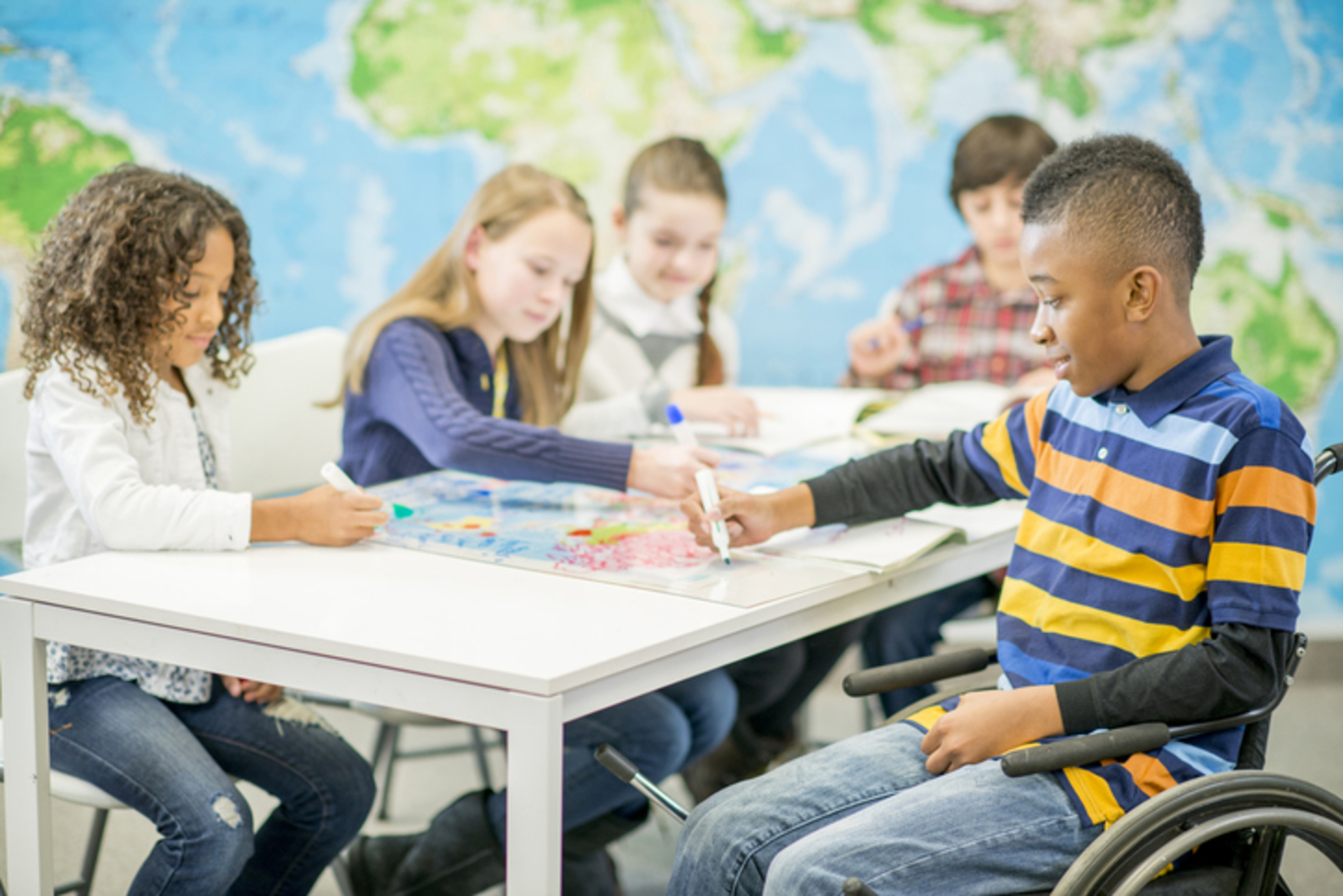 O seminário tem como tema Educação Especial e Inclusiva: traçando caminhos e conhecendo vivências