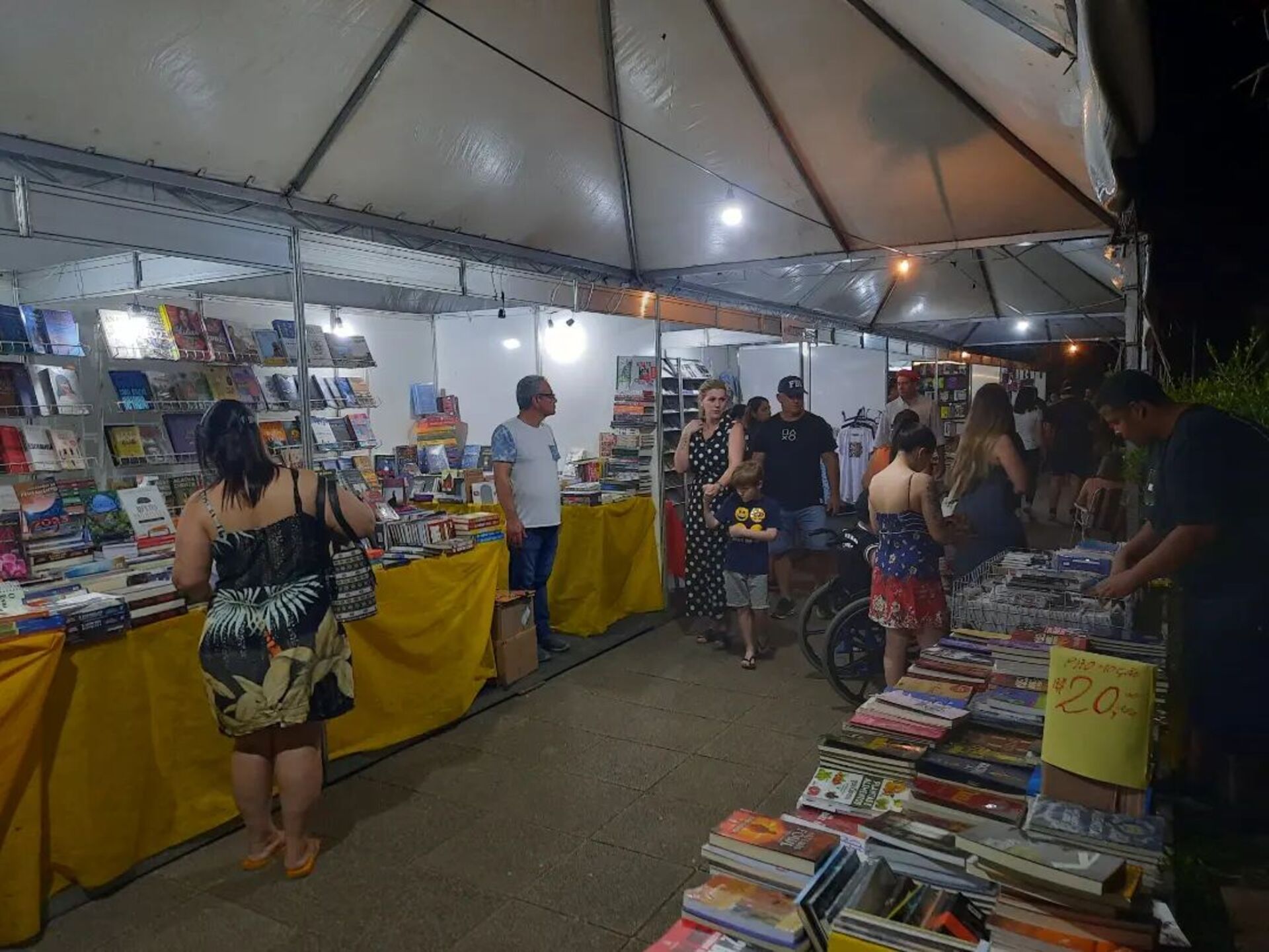 A feira vai contar com uma sala de imprensa, local adaptado para conversas e entrevistas com escritores