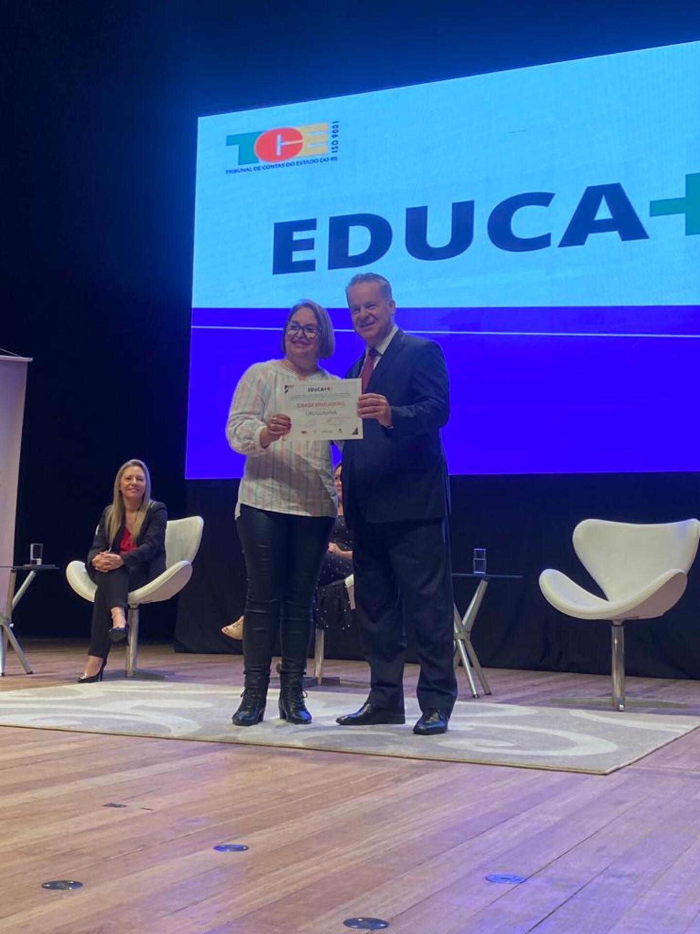 OAB Barro Preto - Uruguaiana recebe certificado “Cidade Educadora” do TCE