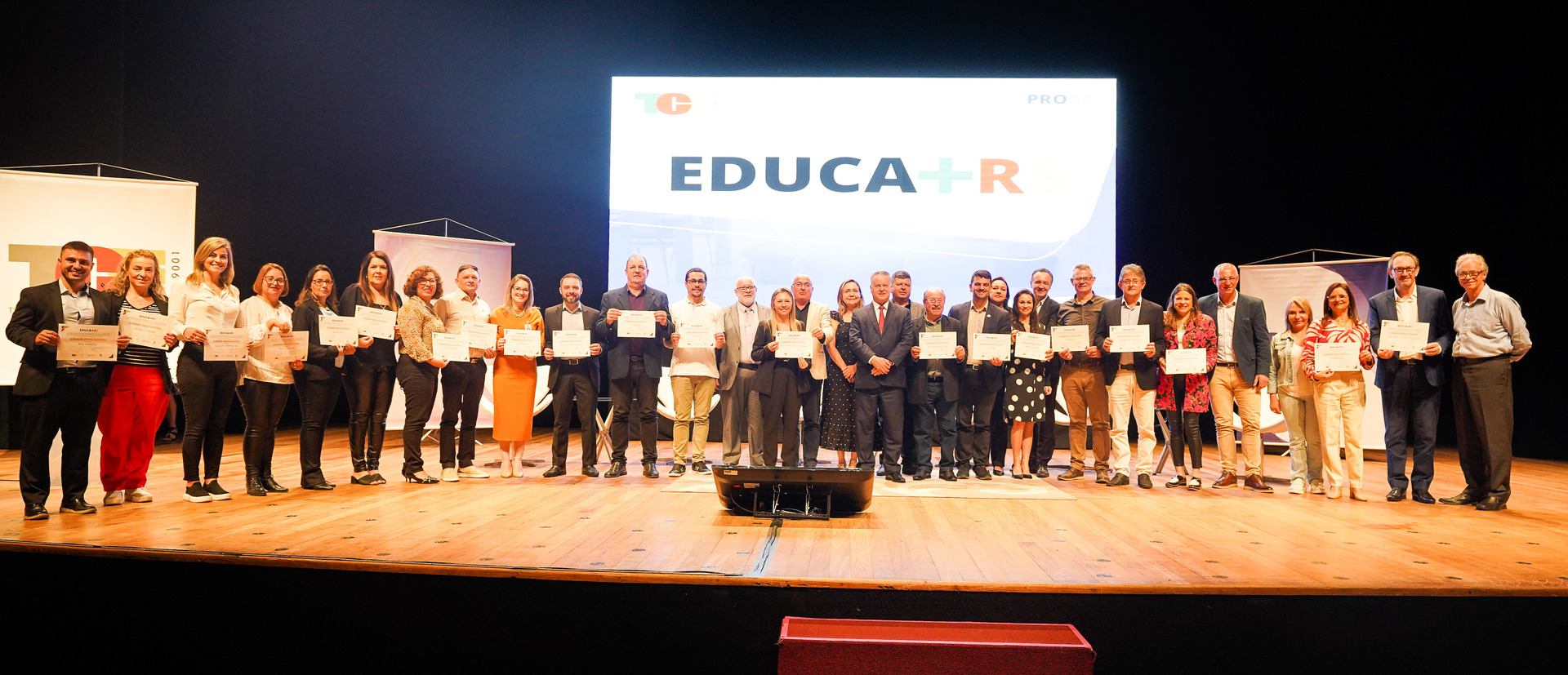 OAB Barro Preto - Uruguaiana recebe certificado “Cidade Educadora” do TCE