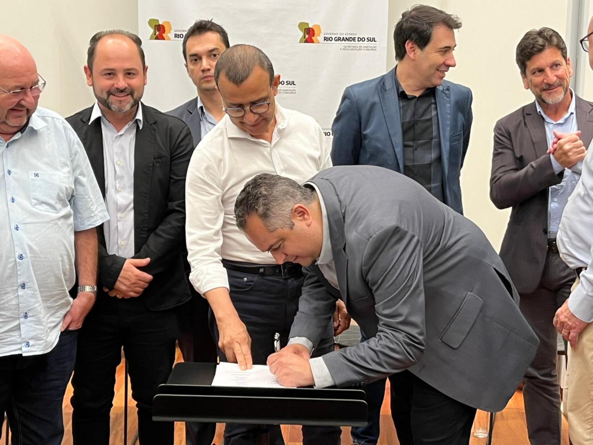 OAB Barro Preto - Município e Estado formalizam convênio para a construção de casas populares