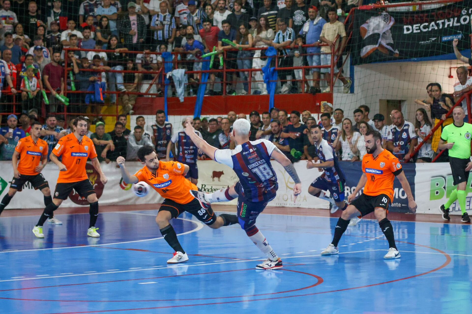 OAB Barro Preto - Um jogo de gigantes: vitória laranja no confronto com a Uruguaianense