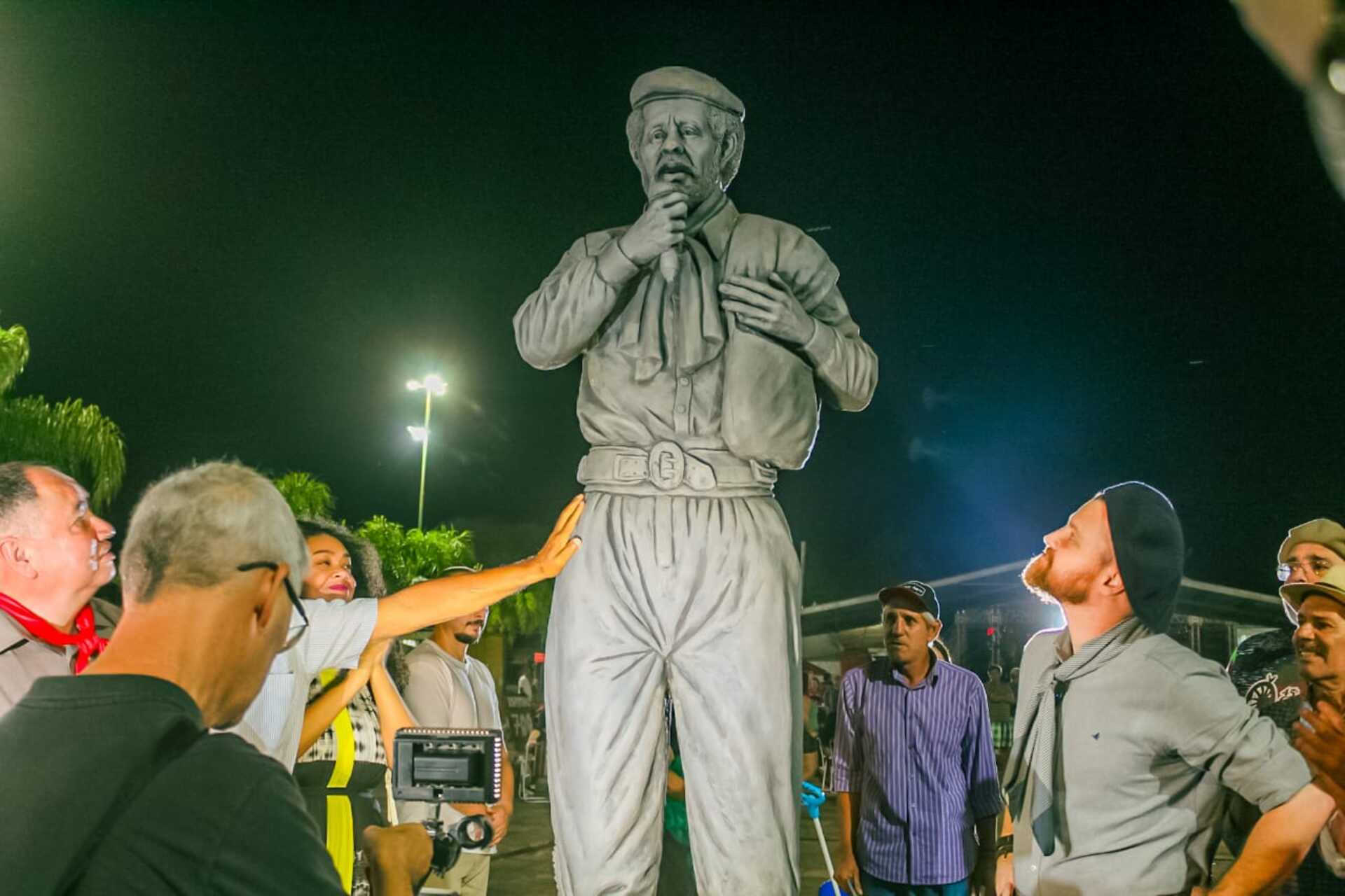 OAB Barro Preto - Inaugurada estátua de Cesar Passarinho