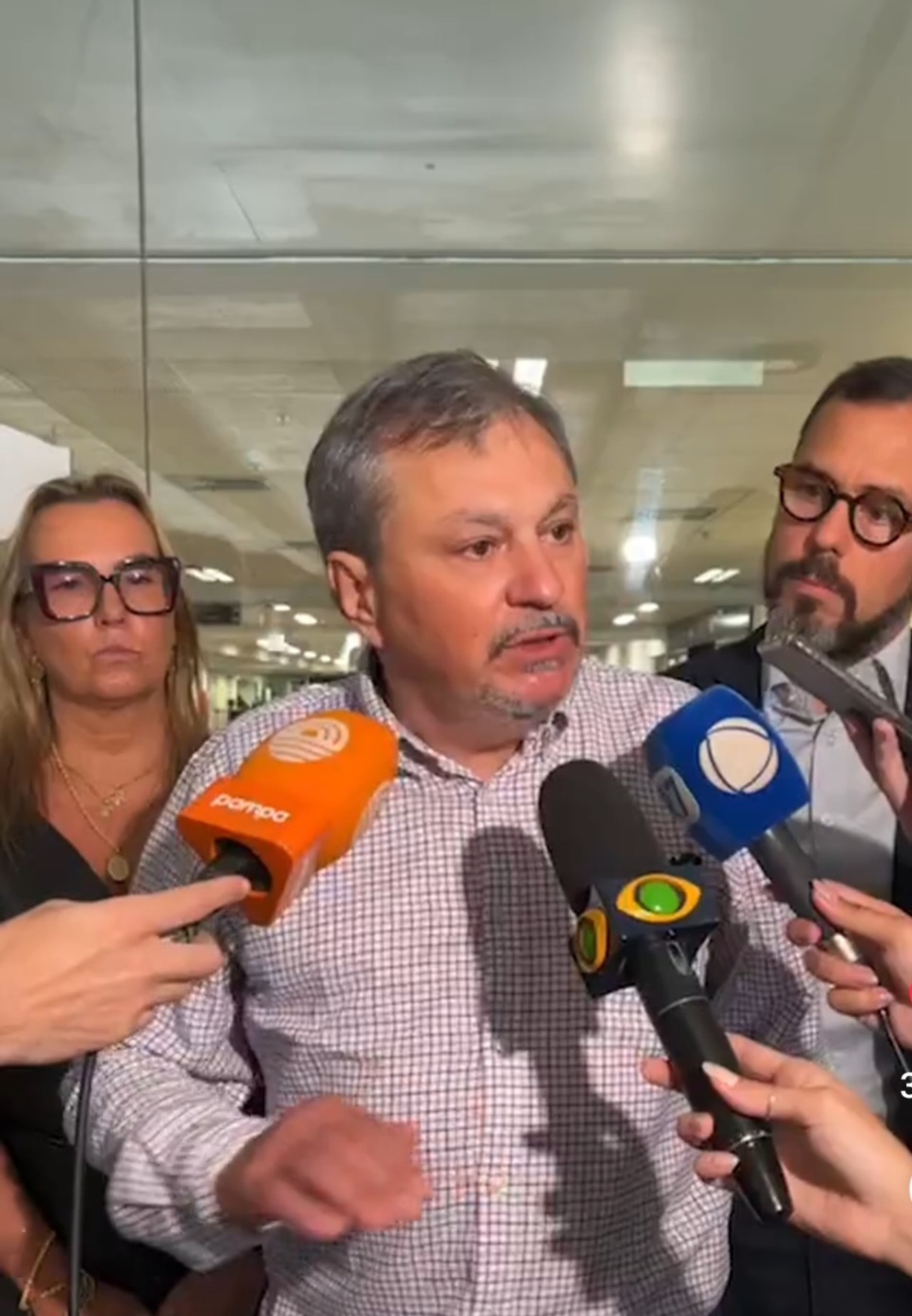 OAB Barro Preto - Advogados e réus fazem ato contra suspensão do júri