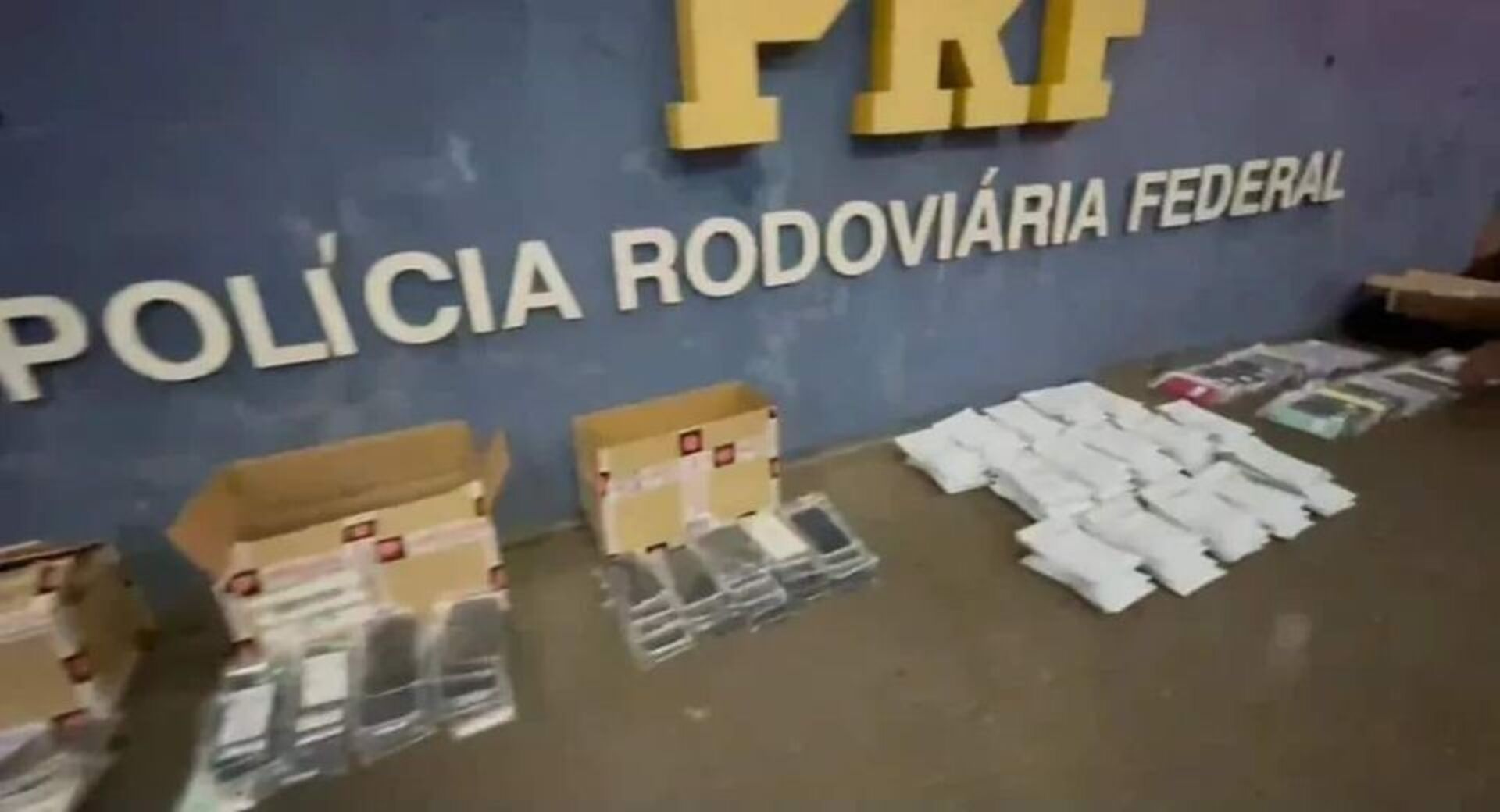 OAB Barro Preto - Homem é preso com 220 celulares em linha de ônibus de Uruguaiana