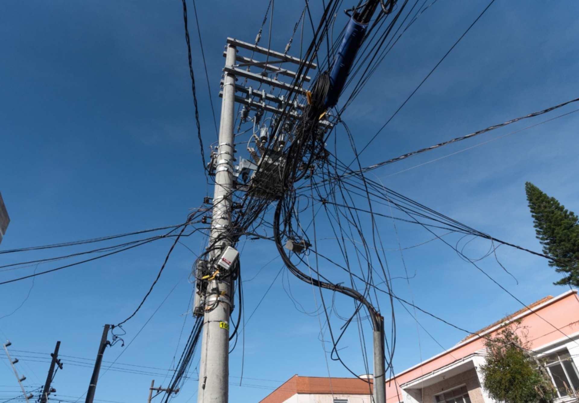 OAB Barro Preto - Audiência vai discutir ineficiência de lei que prevê retirada de fios em desuso