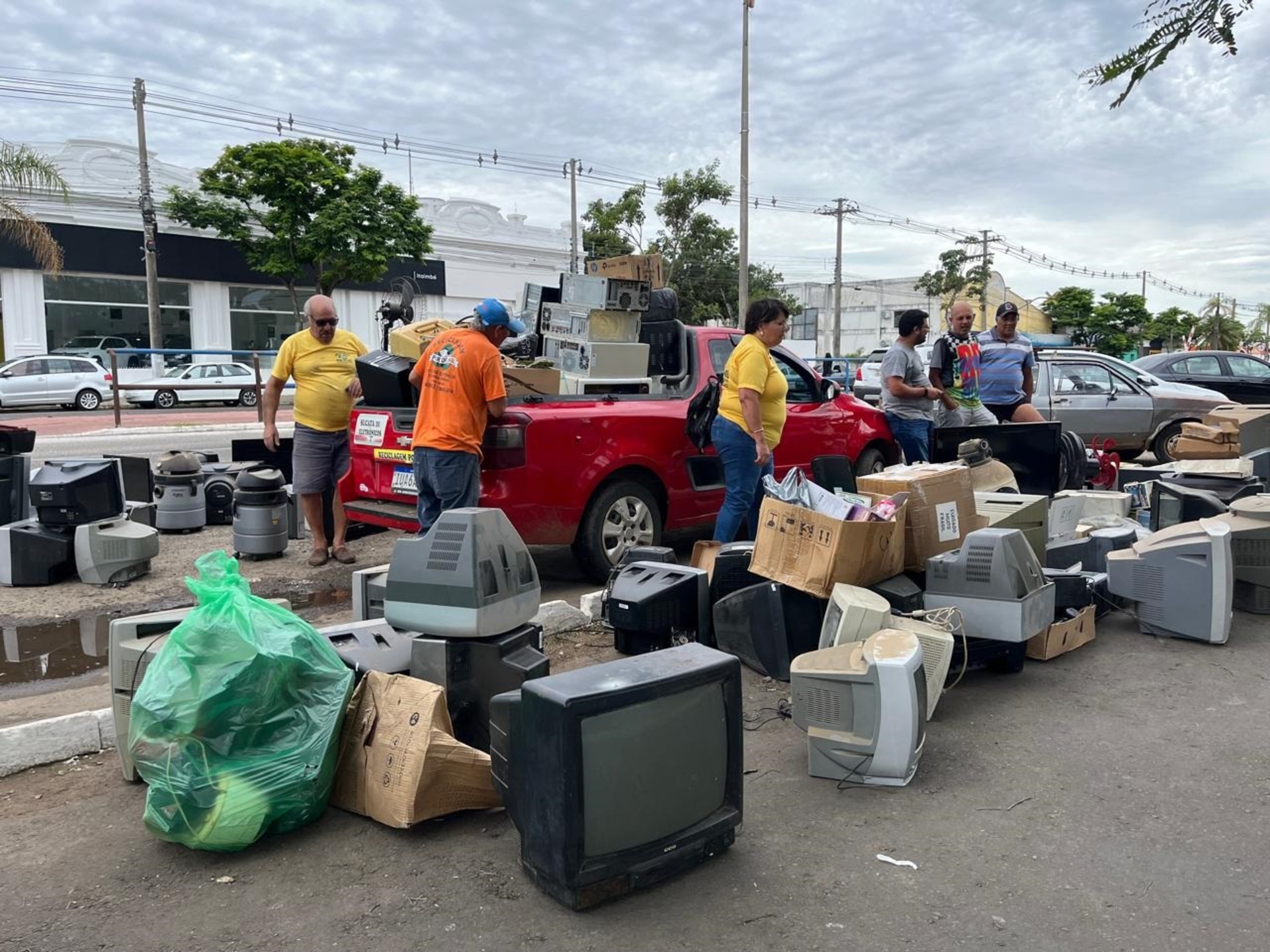OAB Barro Preto - Secretaria de Meio Ambiente recolheu mais de 20 toneladas de lixo eletrônico durante evento