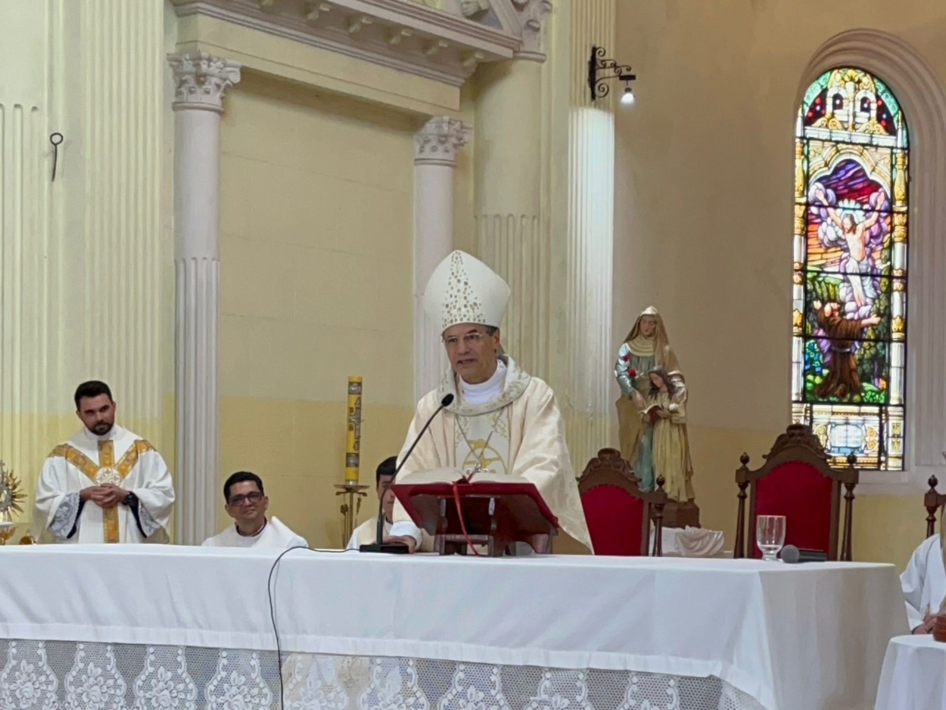 OAB Barro Preto - Dom José Mario Angonese recebe homenagem do município