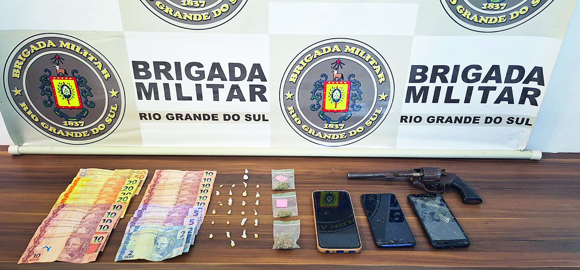 OAB Barro Preto - Batalhão de Choque prende dupla em Itaqui