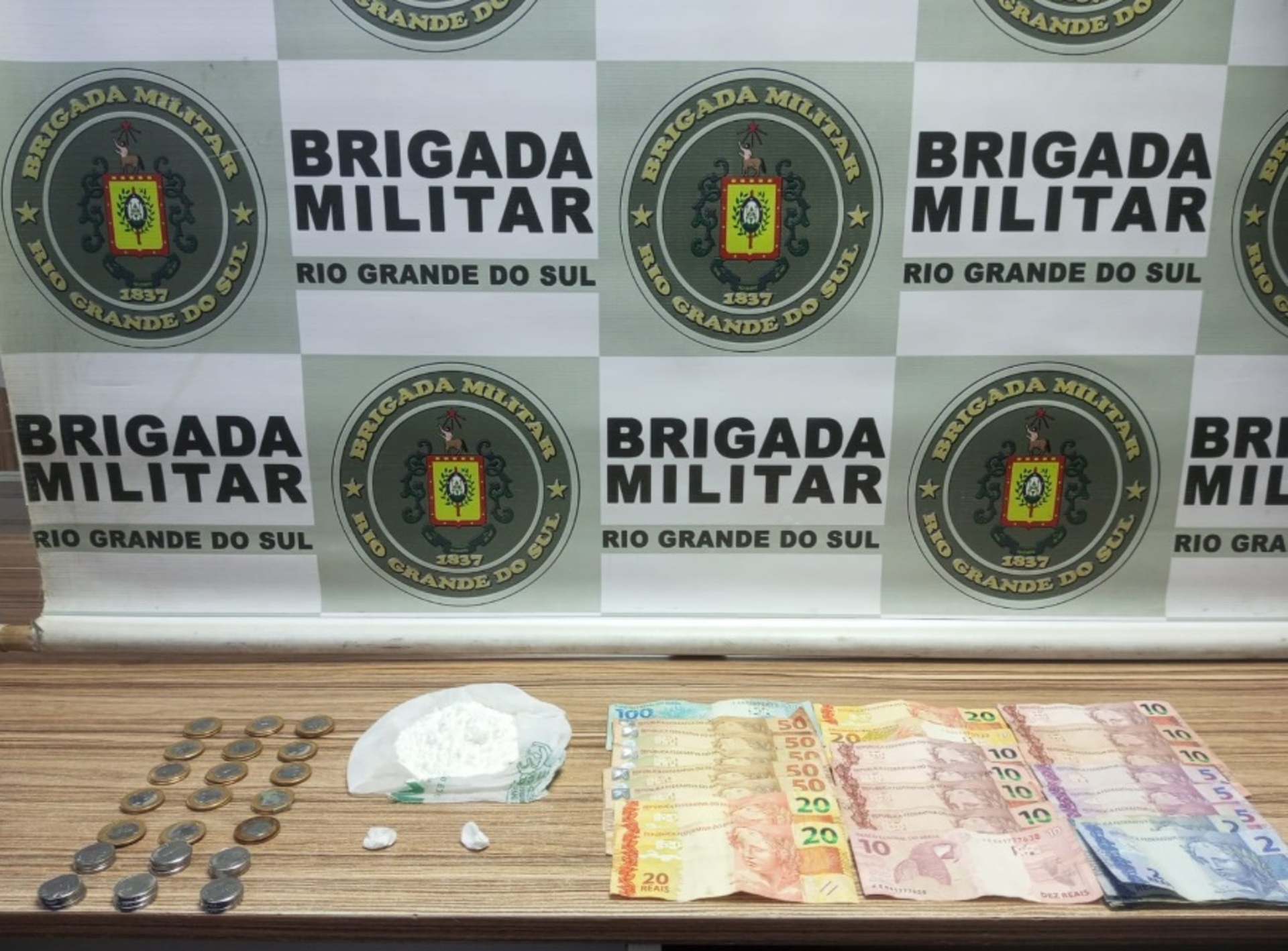 OAB Barro Preto - Menor de idade é flagrado traficando