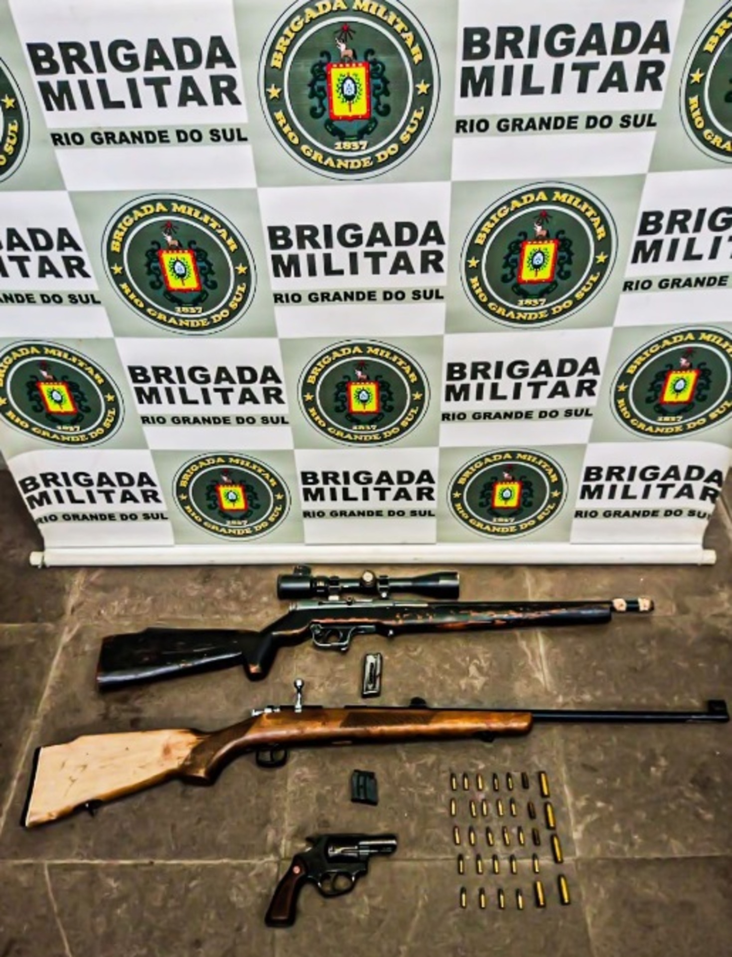 OAB Barro Preto - Choque prende homem por porte ilegal de arma de fogo