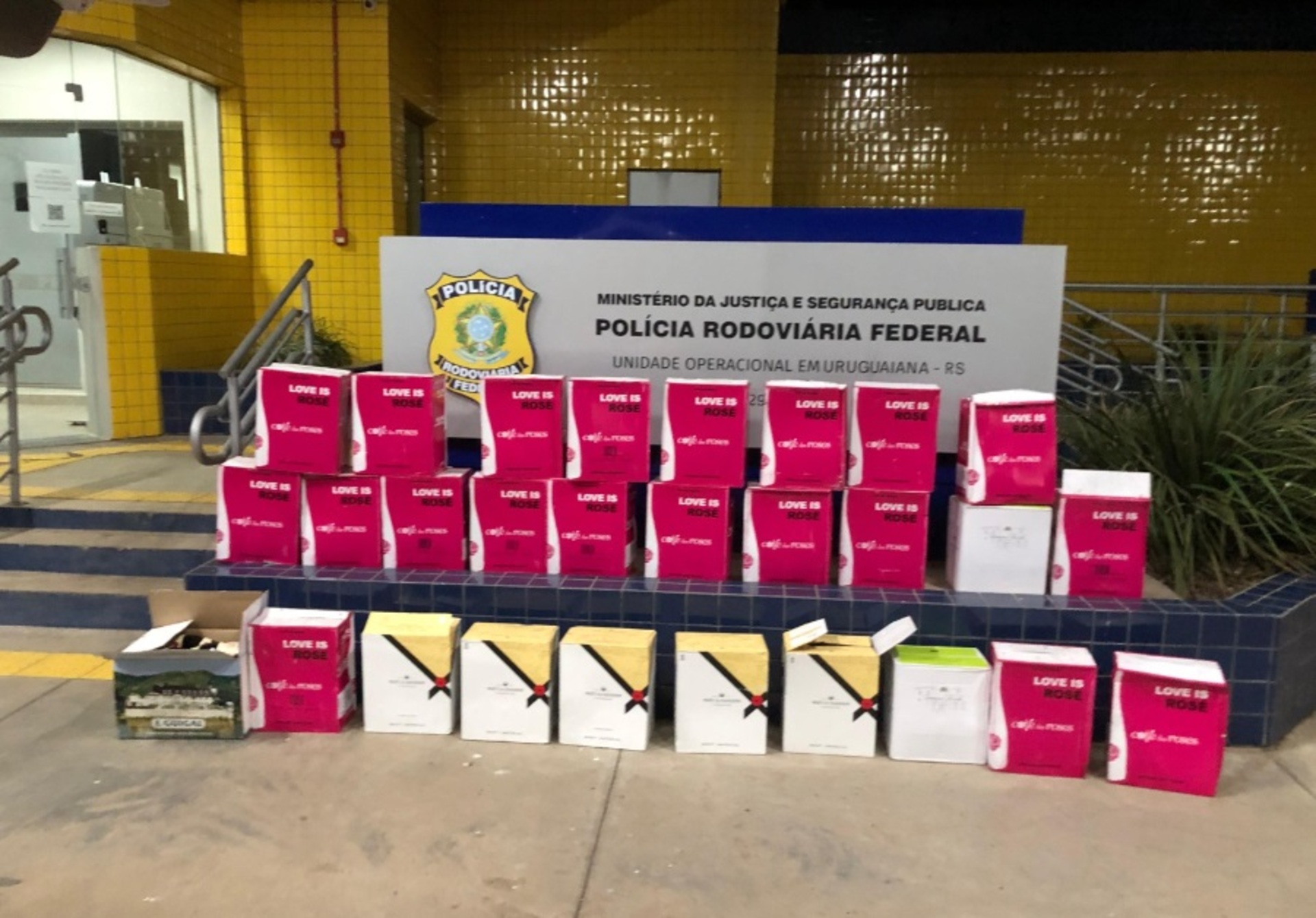 OAB Barro Preto - PRF apreende bebidas sem procedência na BR-472