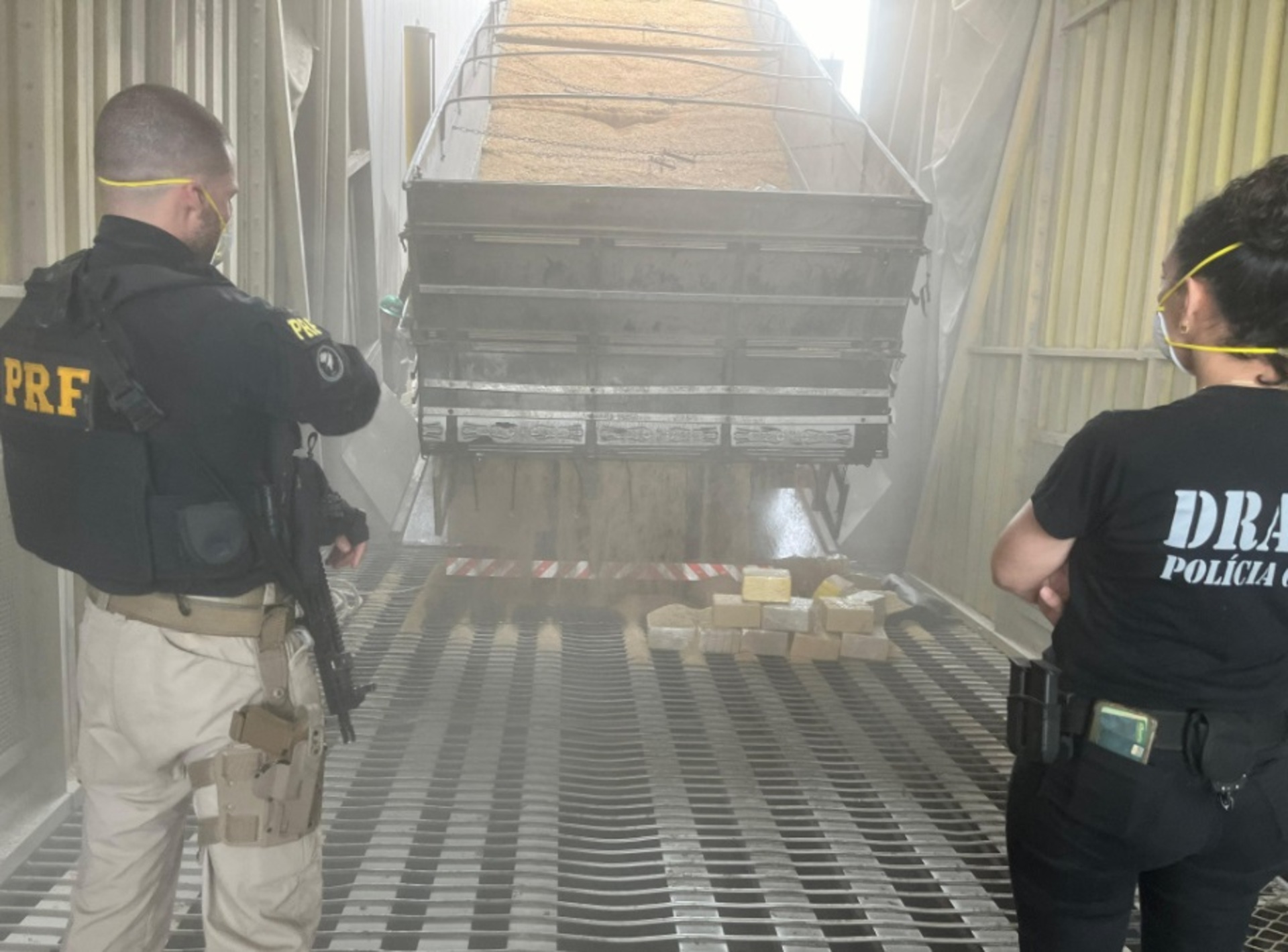 OAB Barro Preto - Caminhão com placas de Uruguaiana carregava com cocaína escondida